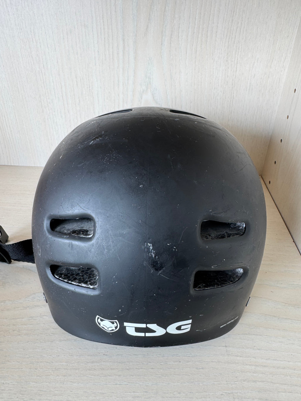 TSG Evolution Skate/BMX Helm – Satin Schwarz, Größe M, starker Gebrauch