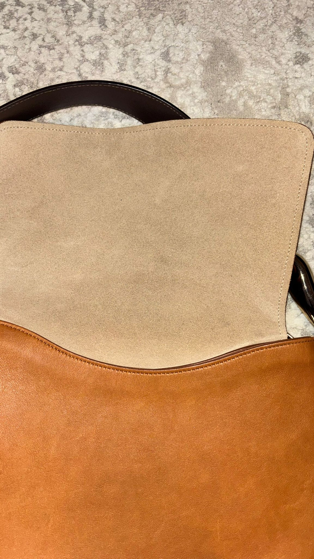 Chloé Kiss Hobo Bag Medium – Glattleder, Tan, Silber, Guter Zustand