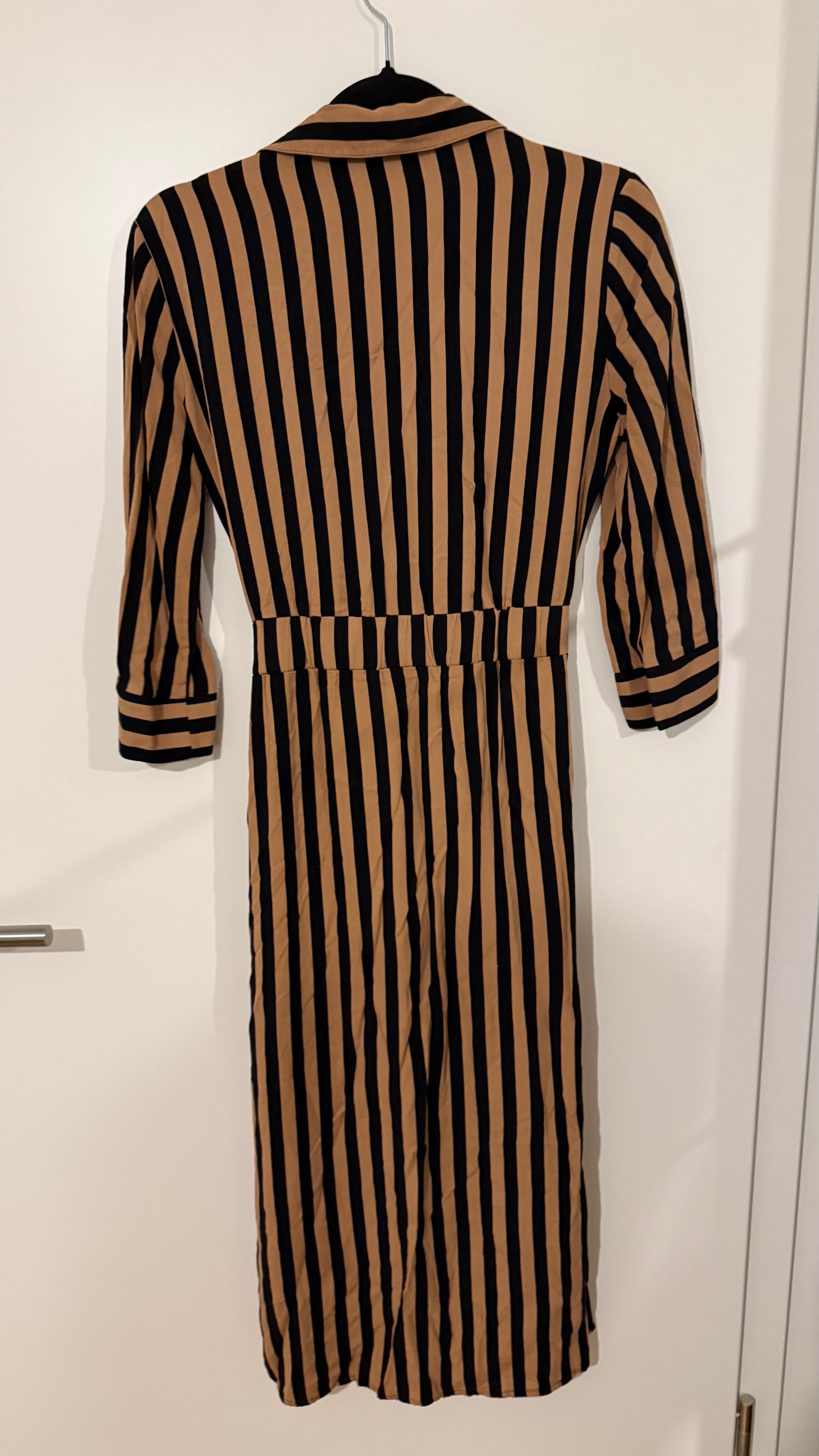 Bershka Gestreiftes Kleid, S, Schwarz/Beige, Stoffgürtel, Sehr guter Zustand