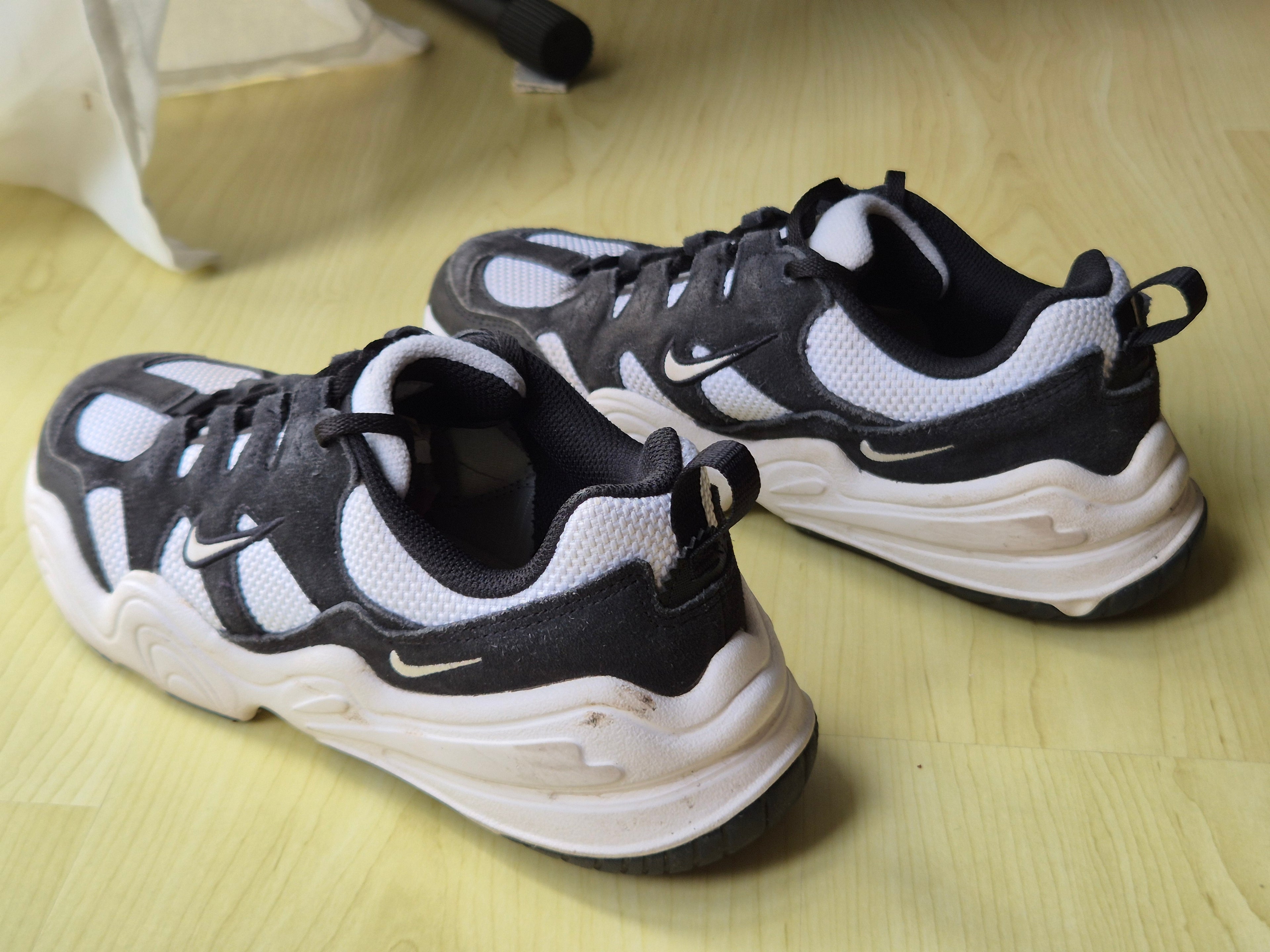 Nike Tech Hera | Größe 39 | Weiß/Schwarz | guter Zustand