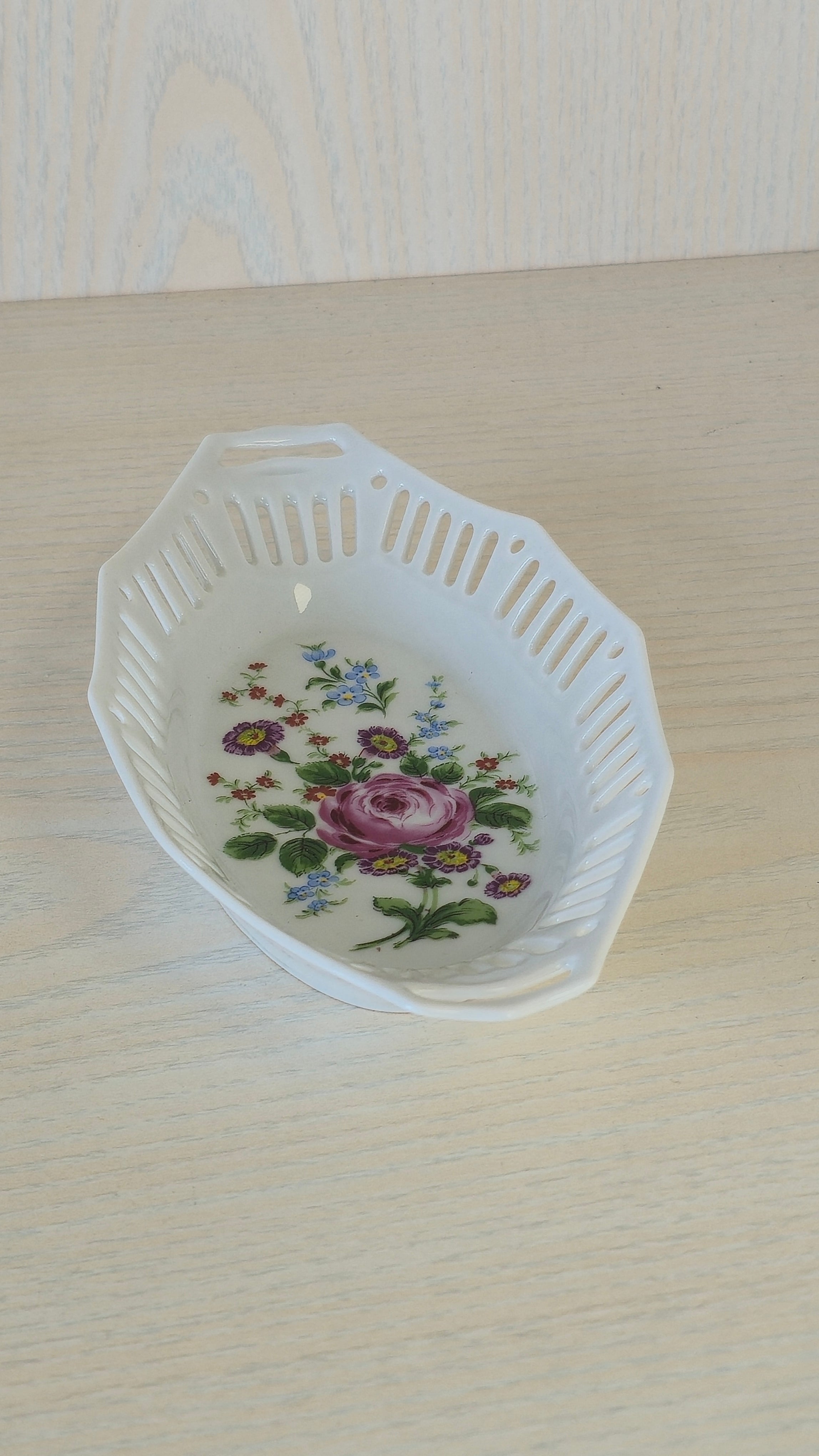 Lichte Porzellan Schale durchbrochen Floral GDR Vintage Sehr Gut