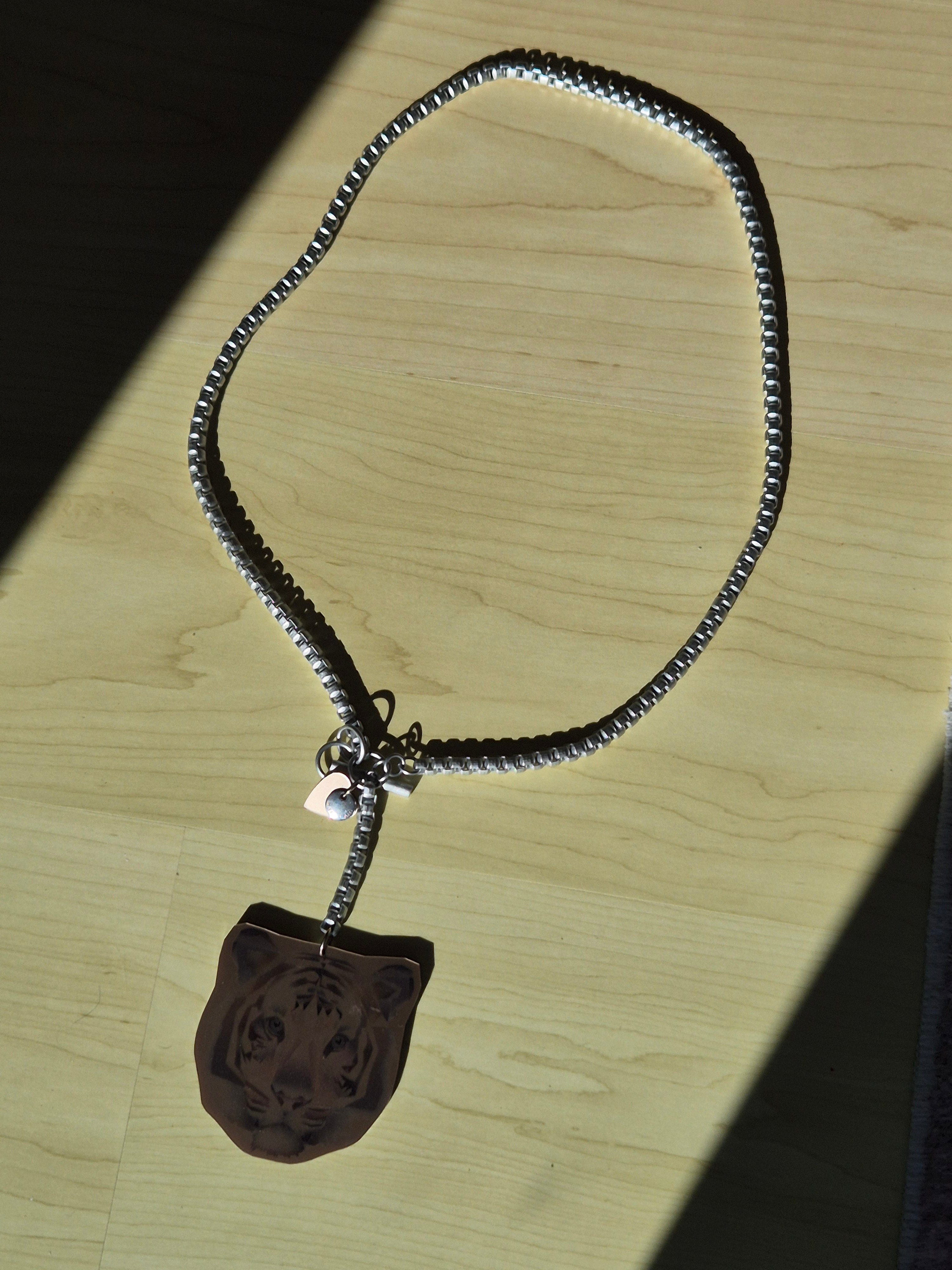 Marc Cain Edelstahlkette mit großem Tigerkopf-Anhänger, silber, sehr gut