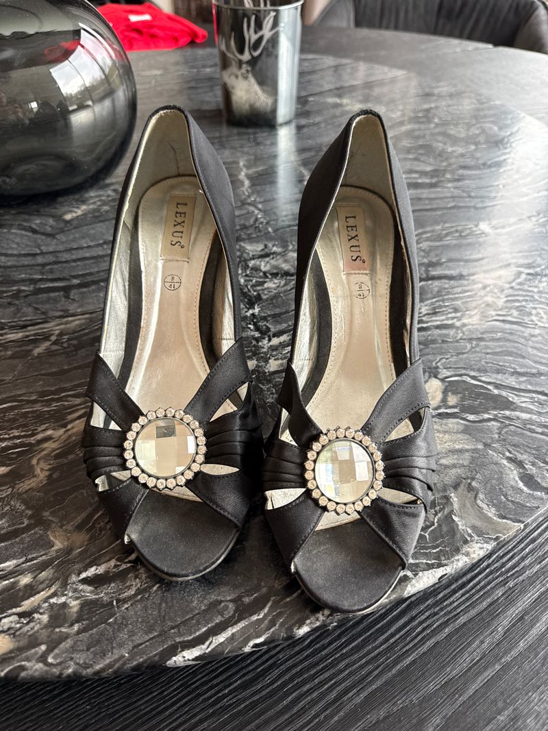 LEXUS Satin Peep-Toe Heels – Strass, Schwarz, Gr. 41, Guter Zustand