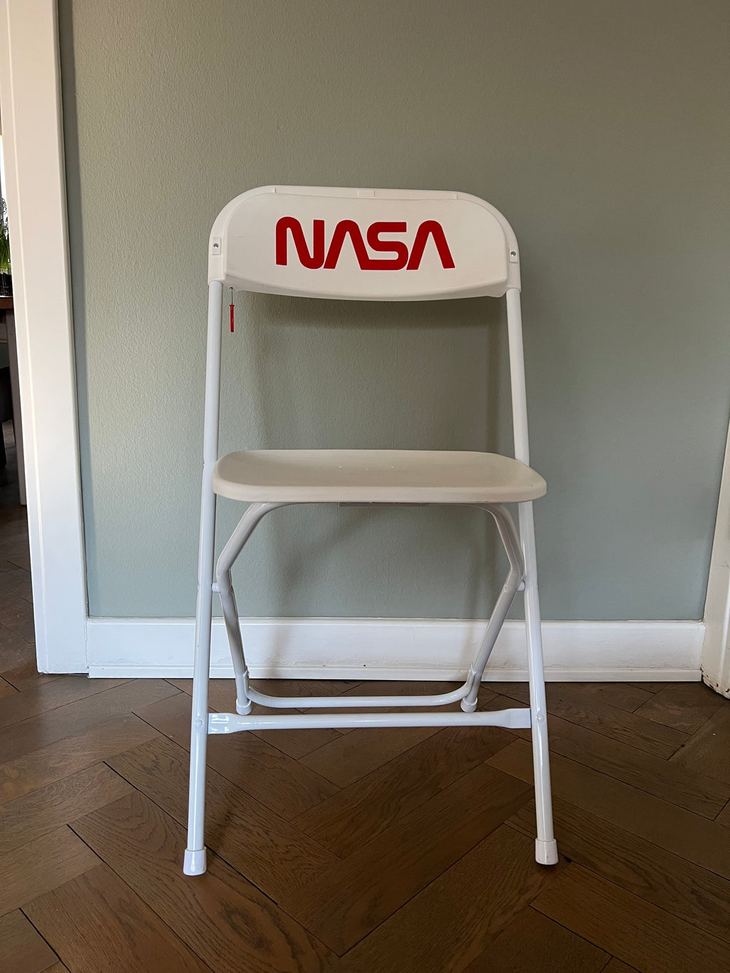 Tom Sachs NASA Chair, Weiß/Rot, signiert, Nelson Mandela, Zertifikat, sehr gut