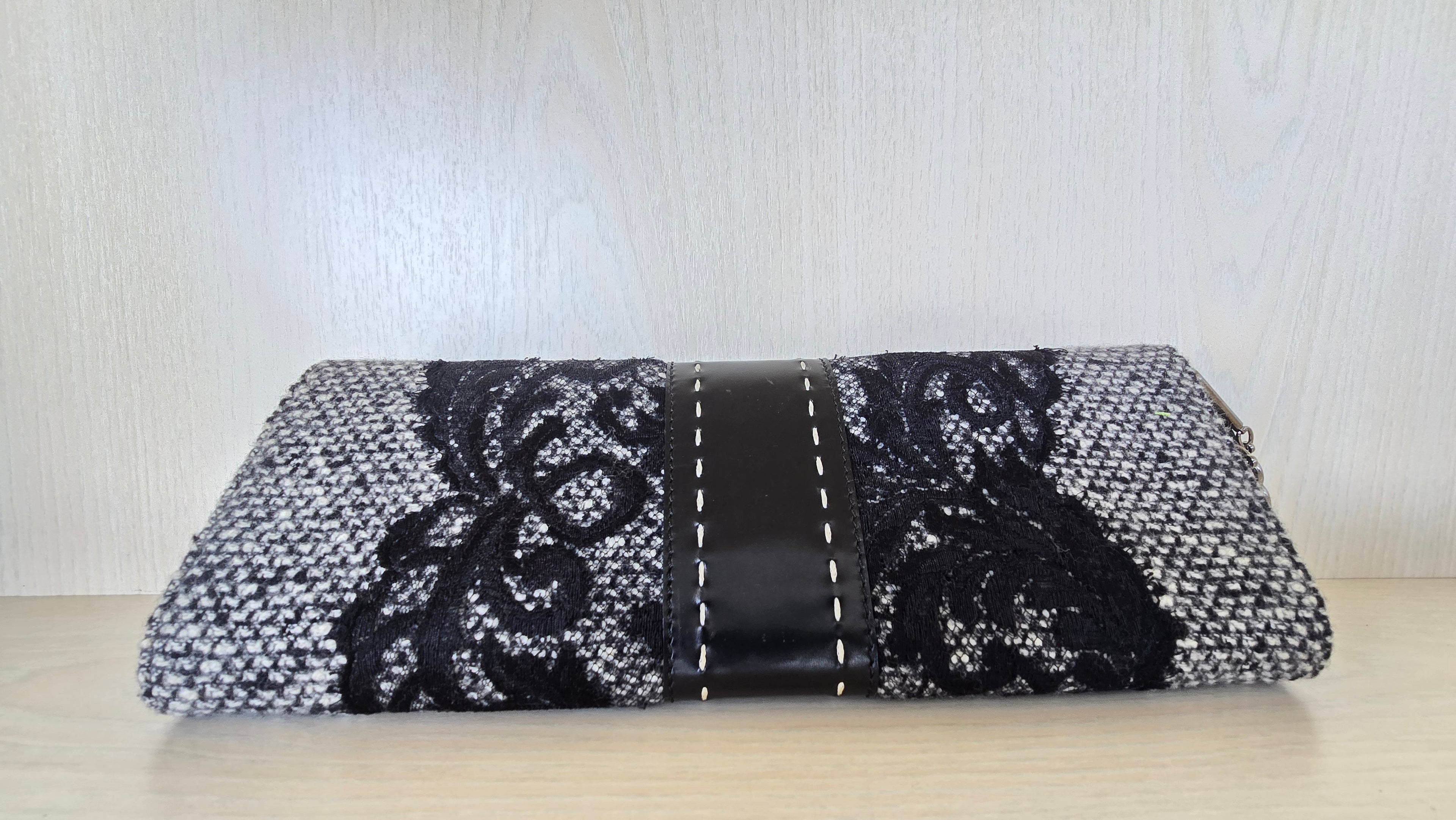 Escada Tweed & Lace Clutch – Schwarz/Weiß, abnehmbare Handschlaufe, wie neu