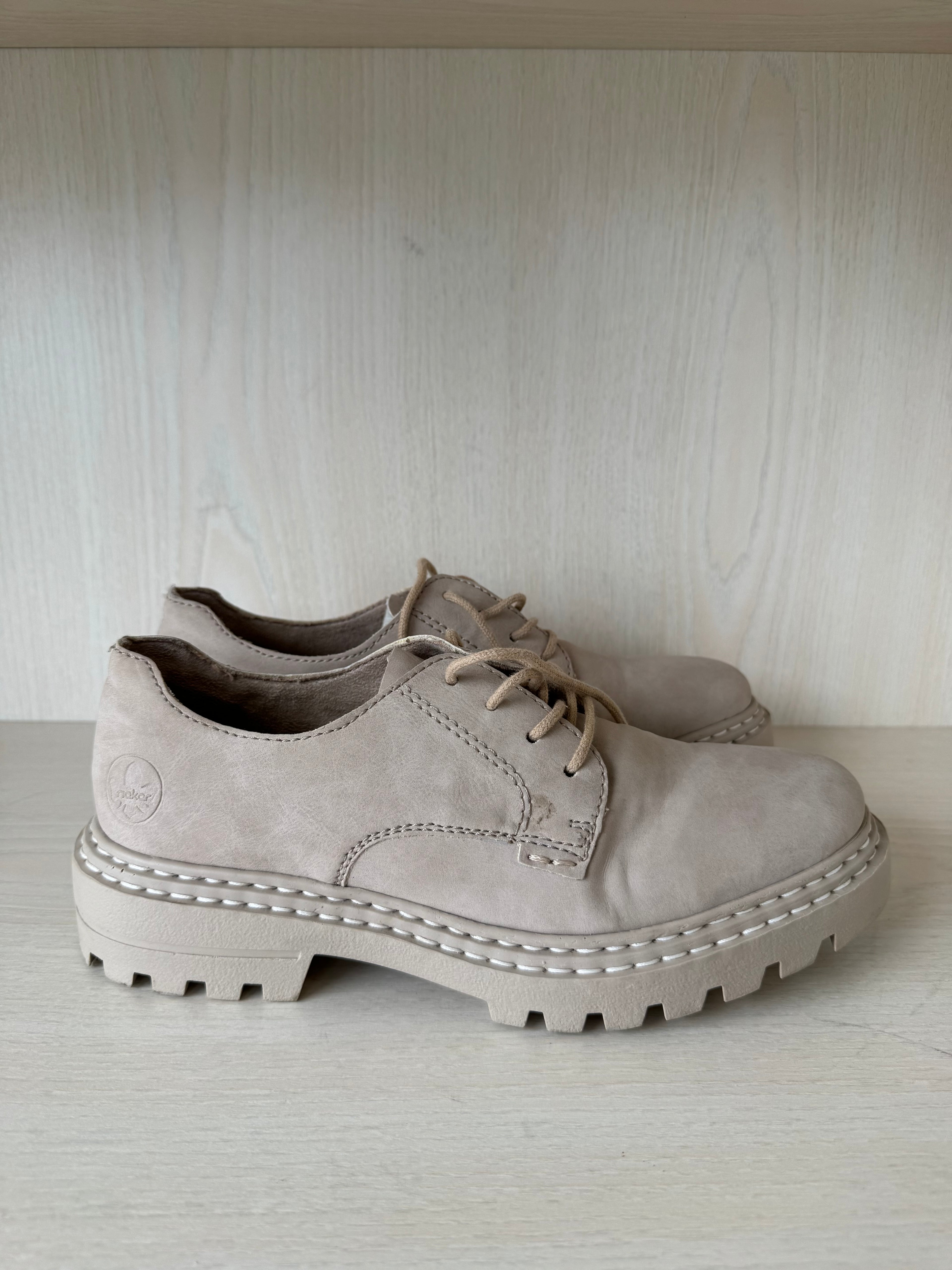 Rieker Damen Schnürschuhe Leder Beige Gr. 39 Guter Zustand