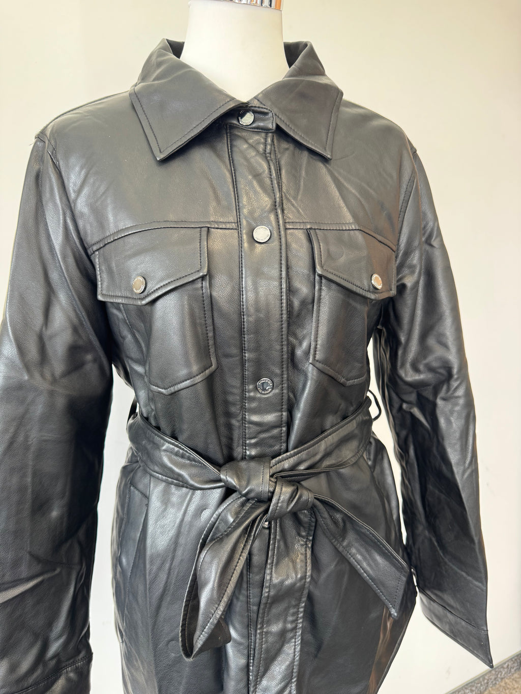 Kenneth Cole New York Kunstleder Shirtjacke, Gr. L, Schwarz, wie neu
