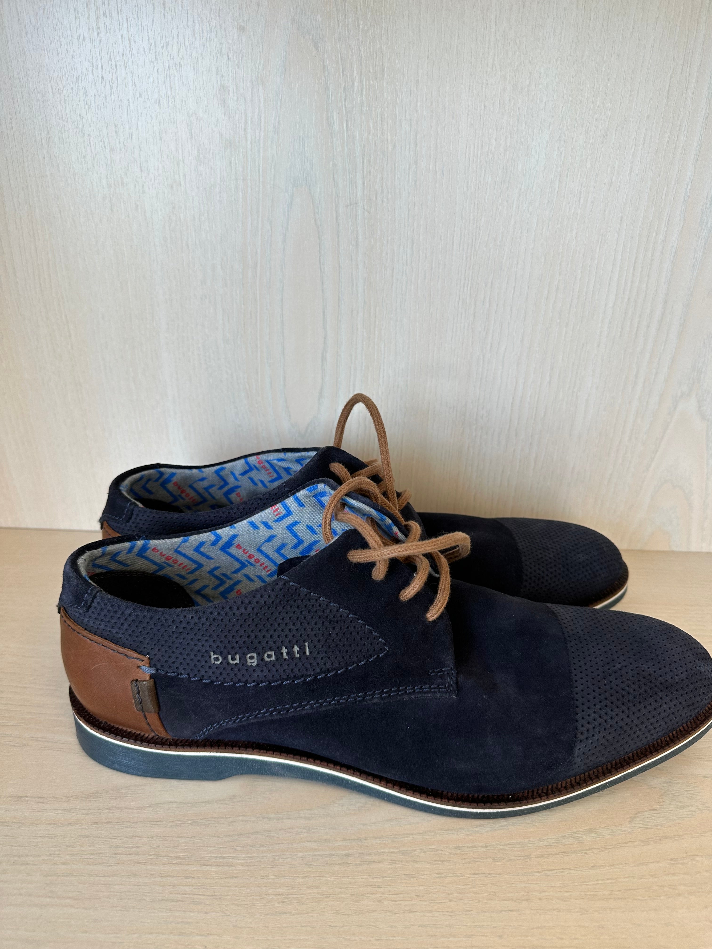 Bugatti Melchiore Derby Dunkelblau Wildleder Gr. 45 – sehr guter Zustand