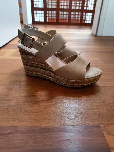 VARESE Keilsandaletten beige Wildleder, Gr. 39 – wie neu