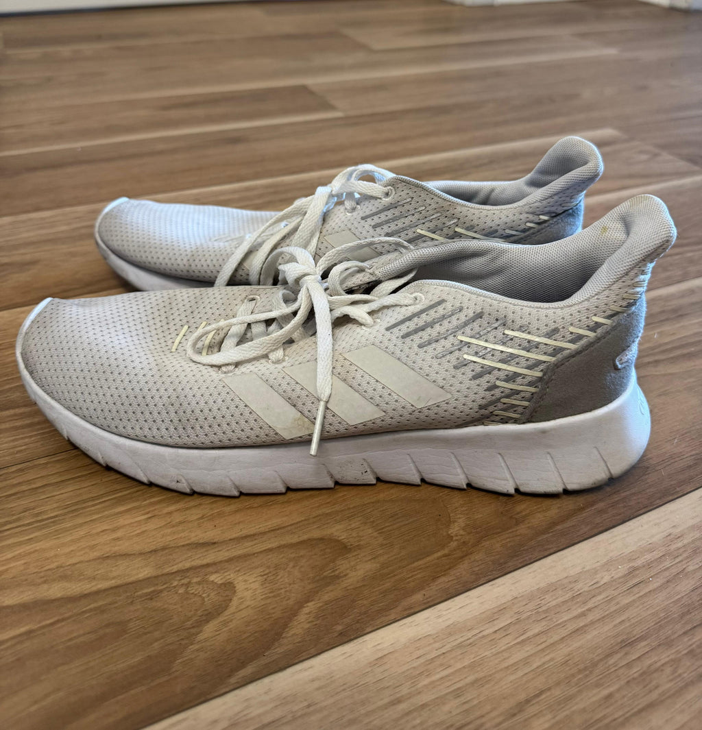 Adidas Lite Racer – US 8 / EU 40 – Beige – Guter Zustand