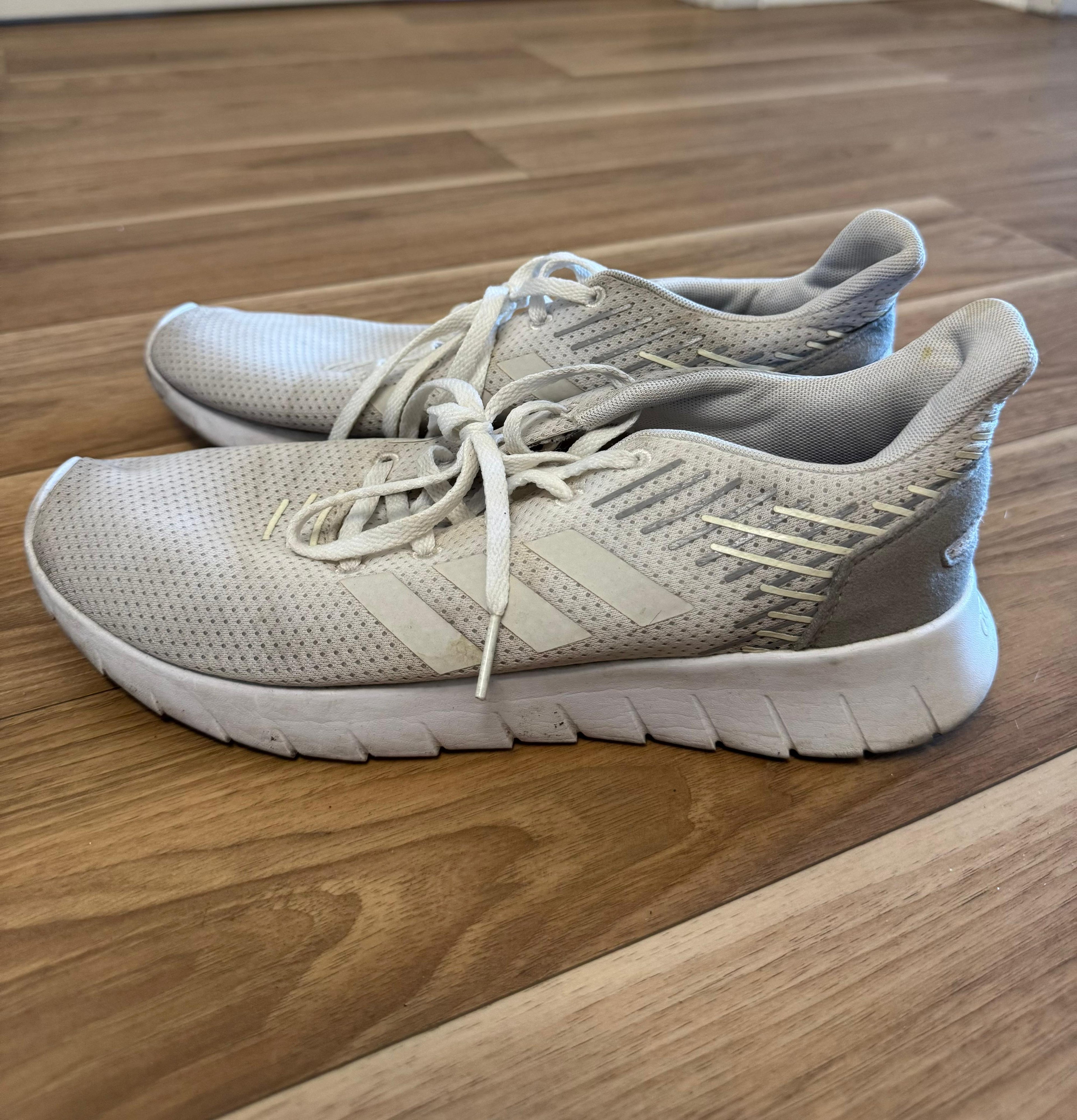 Adidas Lite Racer – US 8 / EU 40 – Beige – Guter Zustand