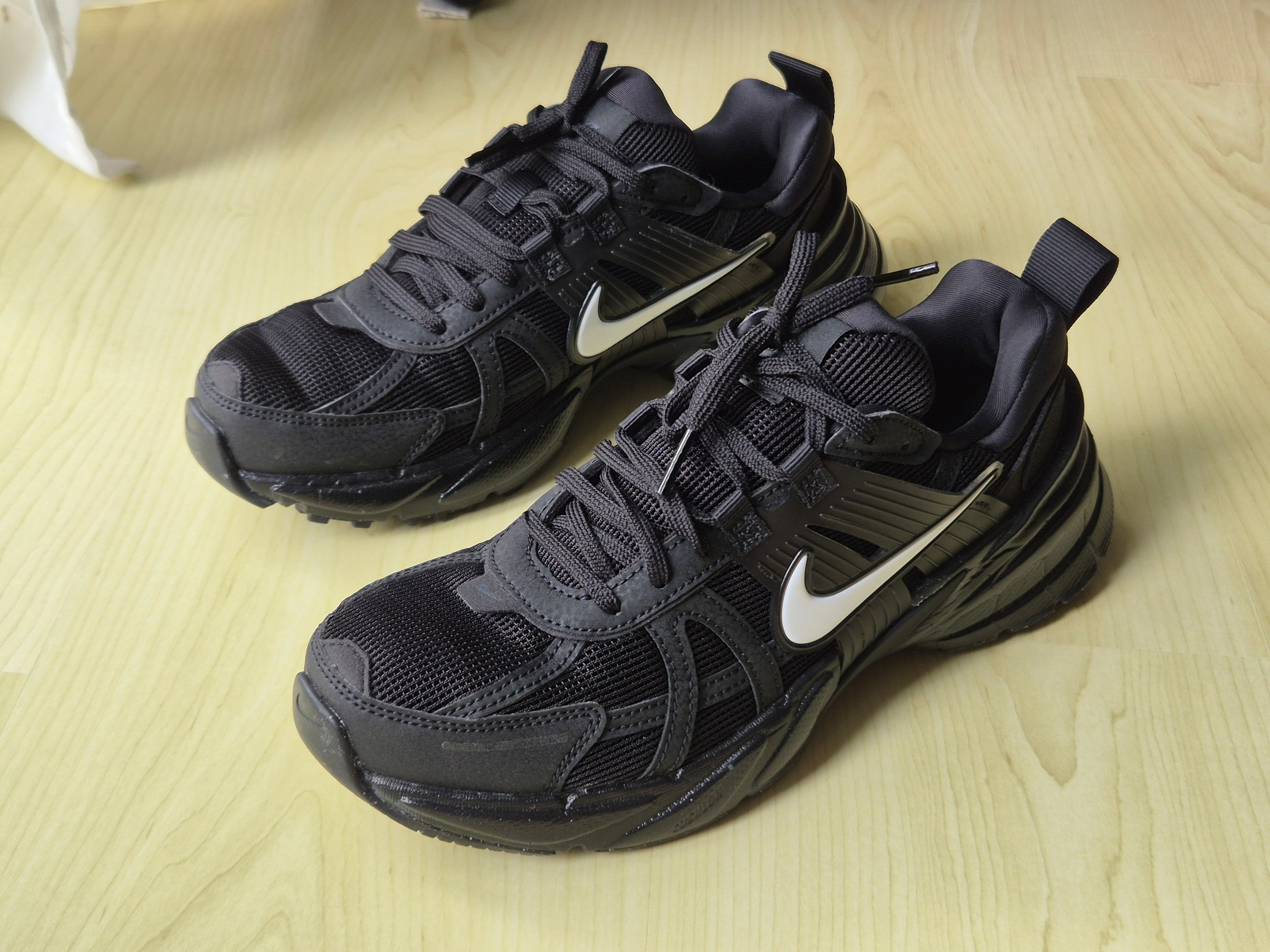 Nike V2K Run „Black Anthracite/Chrome“, EU 39 – sehr guter Zustand