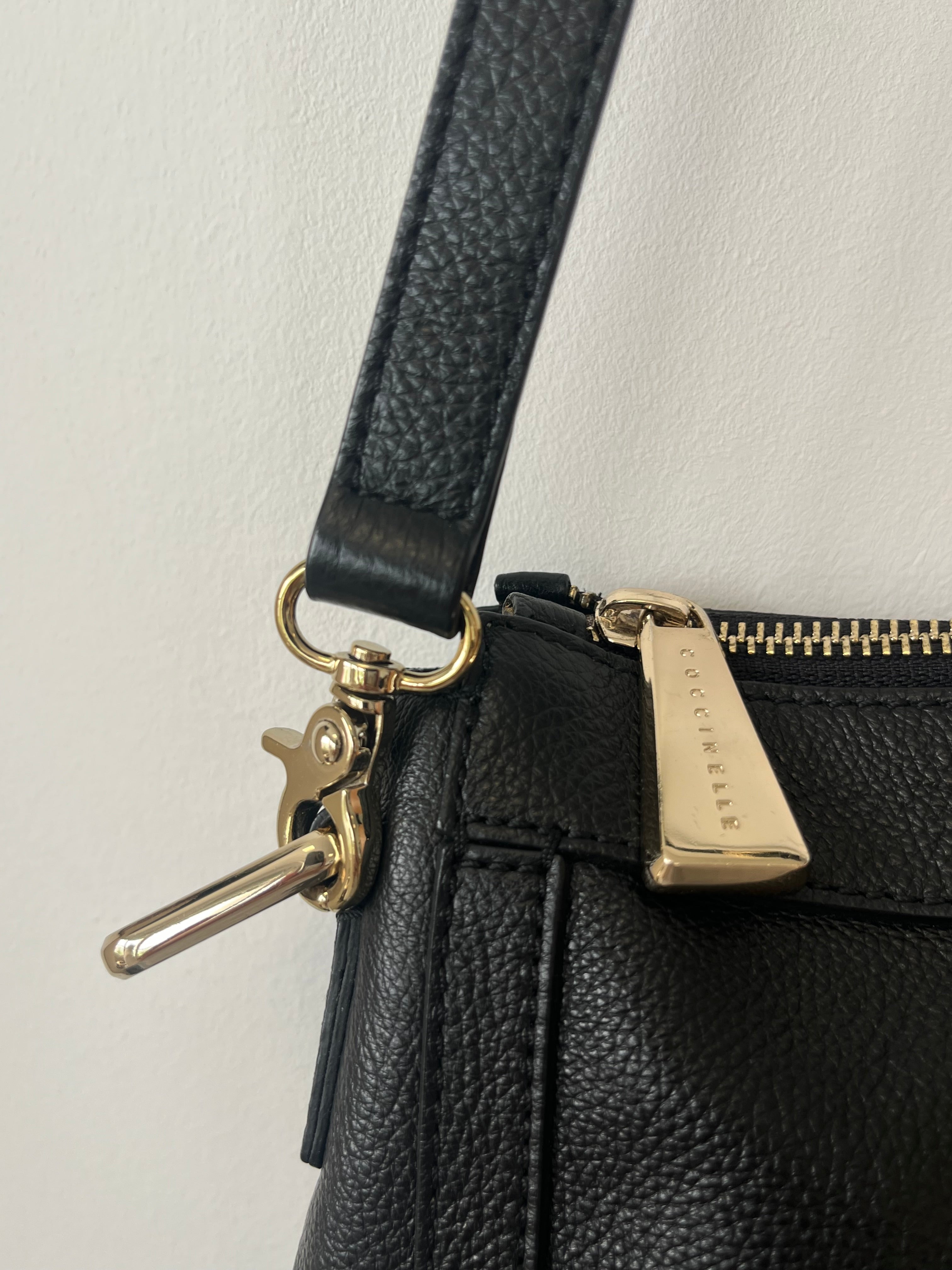 Coccinelle Schultertasche Schwarz Leder Mittel – Sehr Guter Zustand