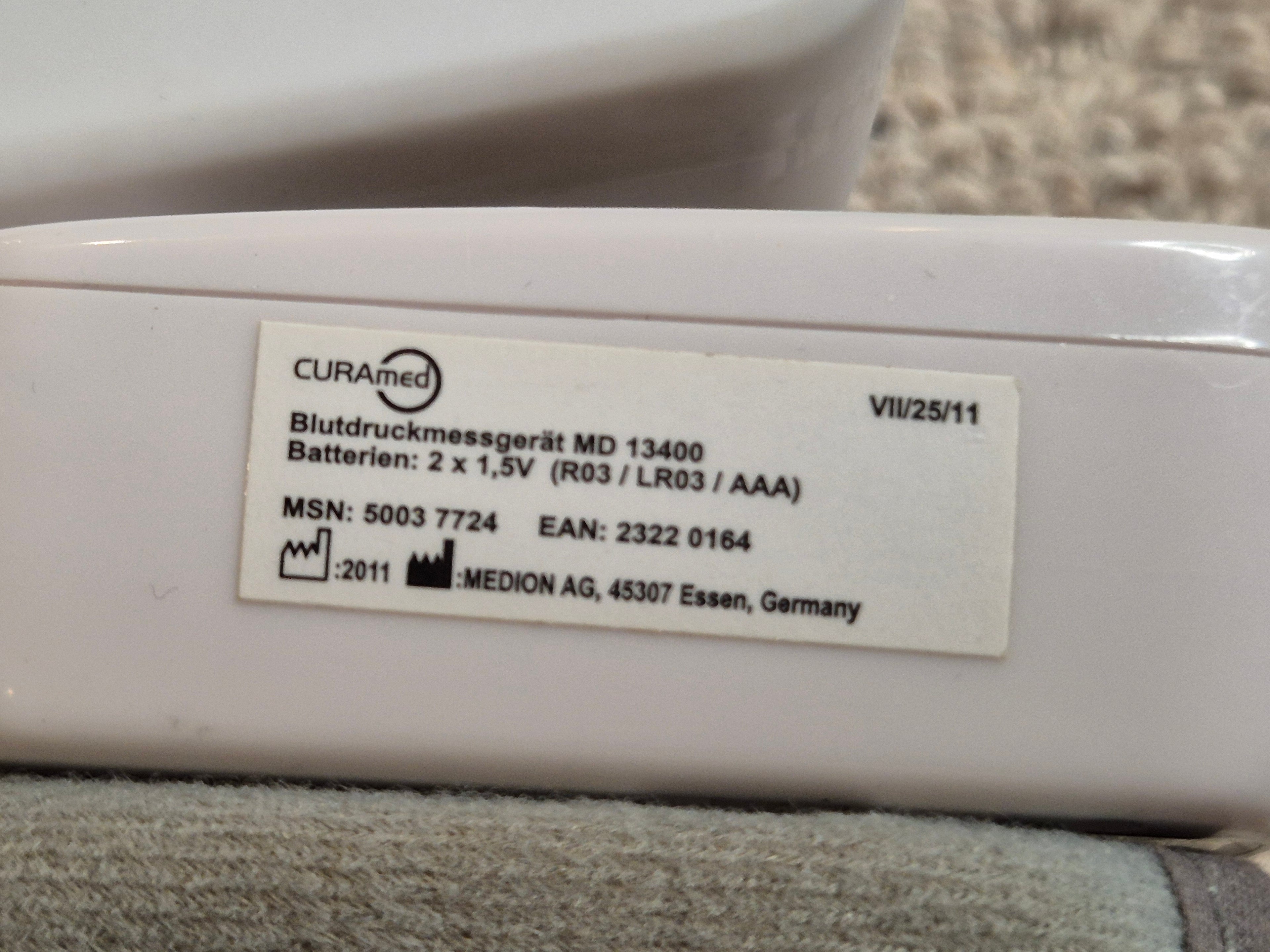 CURAmed MD 13400 Wrist Blood Pressure Monitor White Compact – Very Good