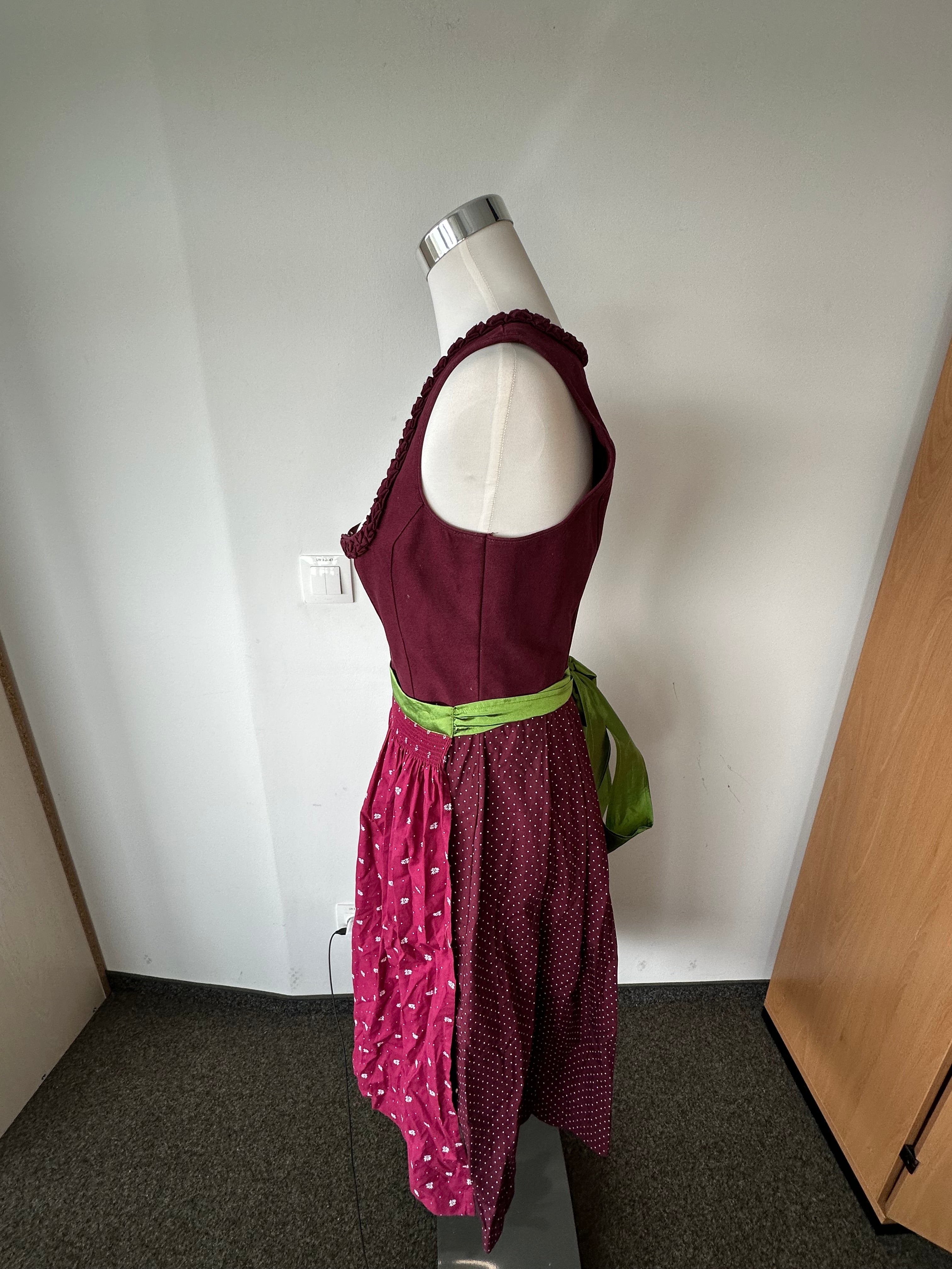 Midi Dirndl with 2 Aprons, EU 38, Maroon Polka Dot, Very Good Condition