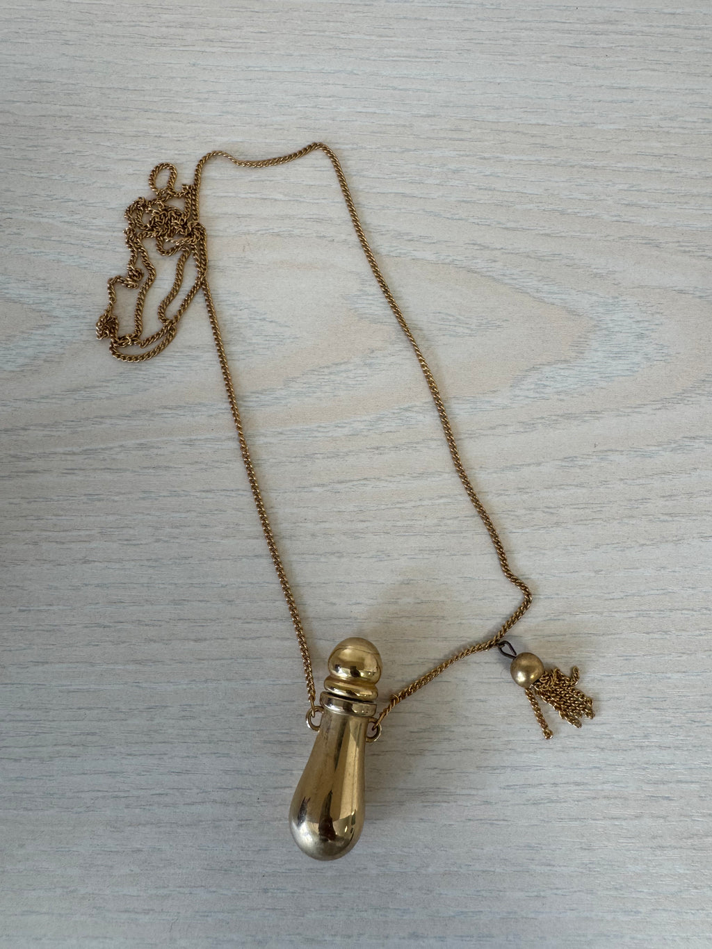 Vintage „Moschus“ Parfümflakon Anhänger, goldfarben, 5 cm, guter Zustand