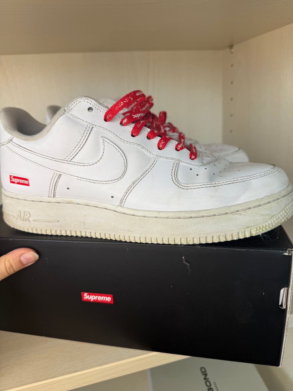 Supreme x Nike Air Force 1 Low Weiß EU 43 – gebraucht, Box Logo