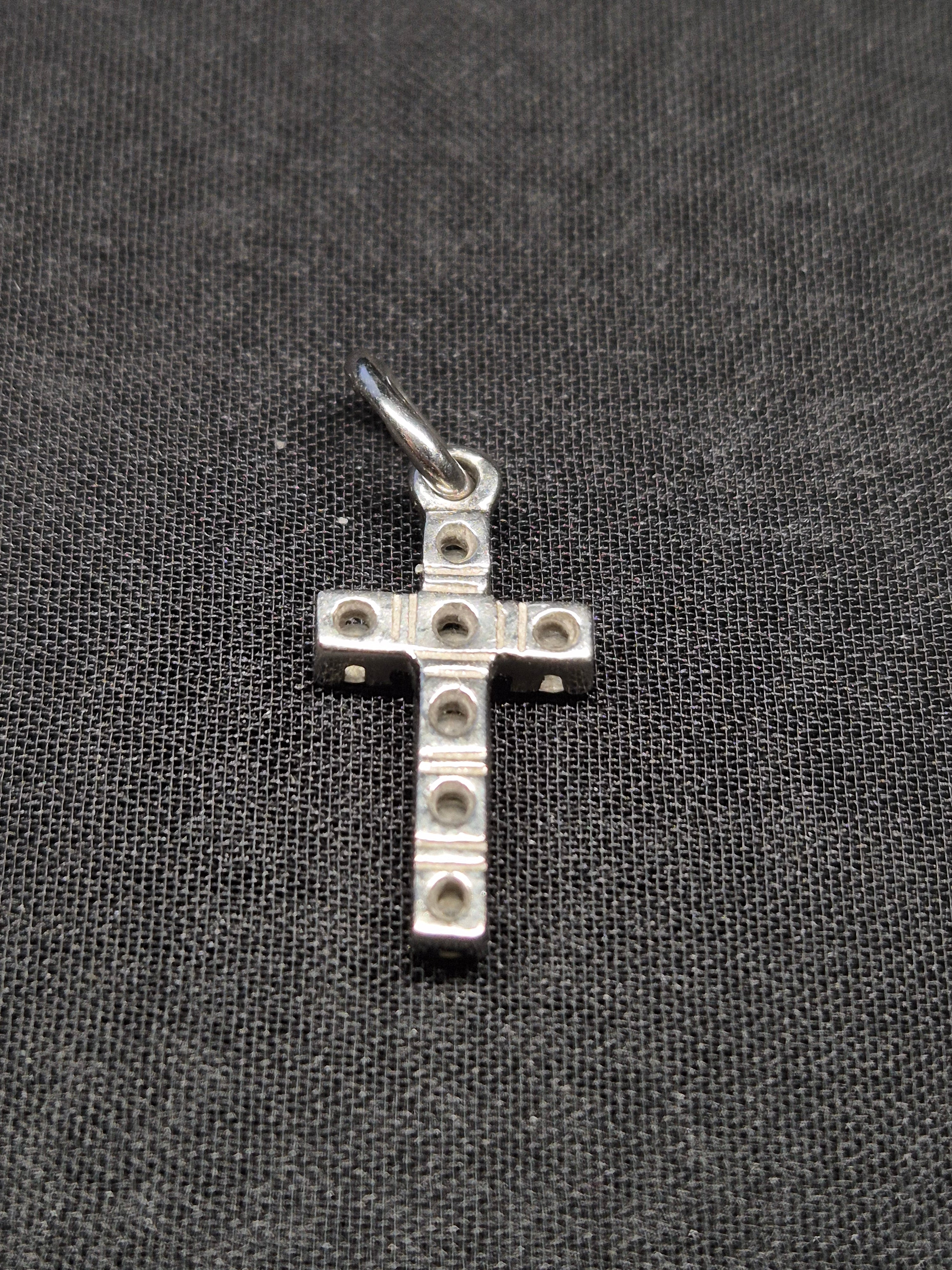 18K Weißgold Diamant Kreuz Anhänger – Sehr Gut – Silber – Klein – No Brand
