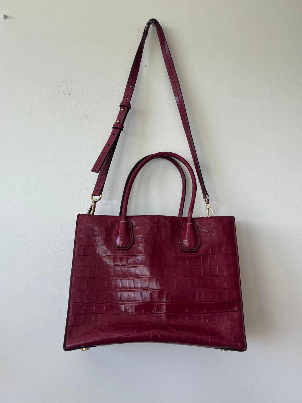 Michael Kors Mercer Croc-Embossed Tote Medium Burgundy – Good Condition