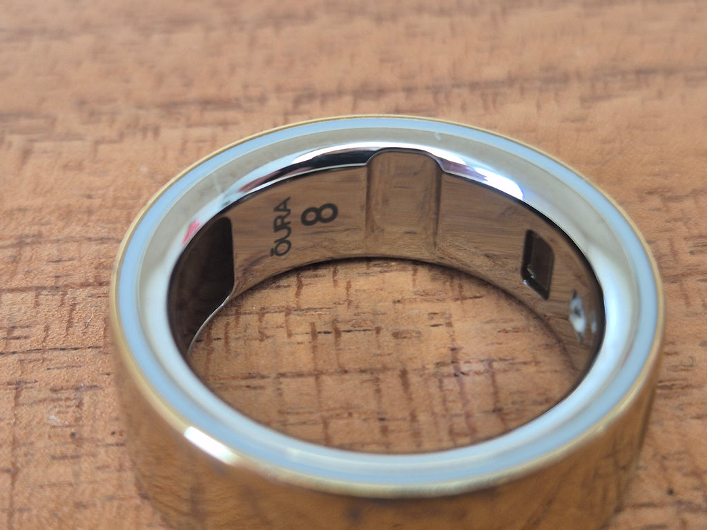 Oura Ring 4 Horizon Gold Medium – Sehr guter Zustand + Ladegerät