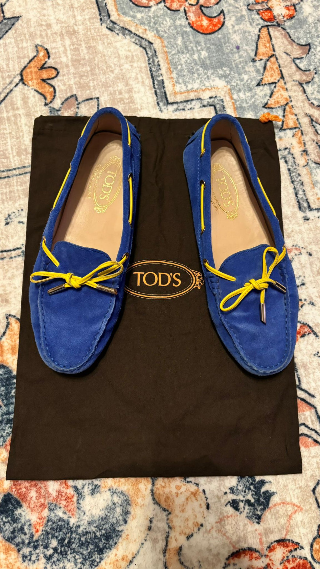 Tod’s „Gommino“ Loafer – Blau Wildleder/Gelbe Schnürung – EU 37.5 – Gut