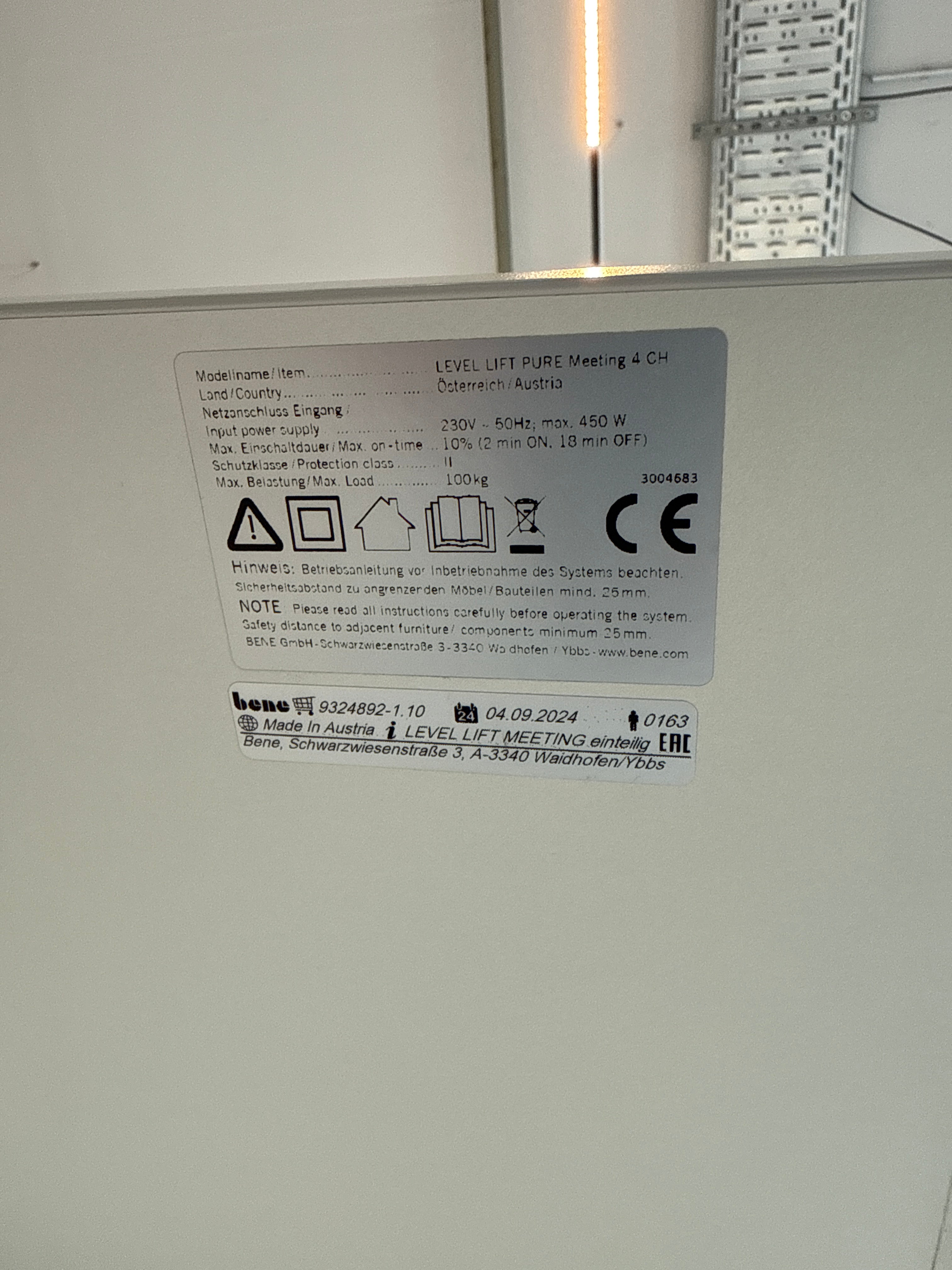 Bene LEVEL LIFT PURE Meeting Tisch 140x140 cm | elektrisch höhenverstellbar | Weiß