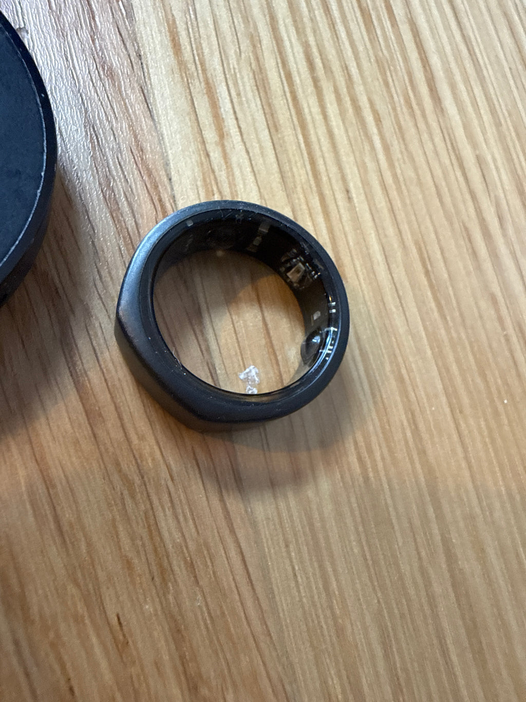 Oura Ring Gen 3 Heritage Schwarz Größe 8 Smart Ring mit Ladegerät, gebraucht