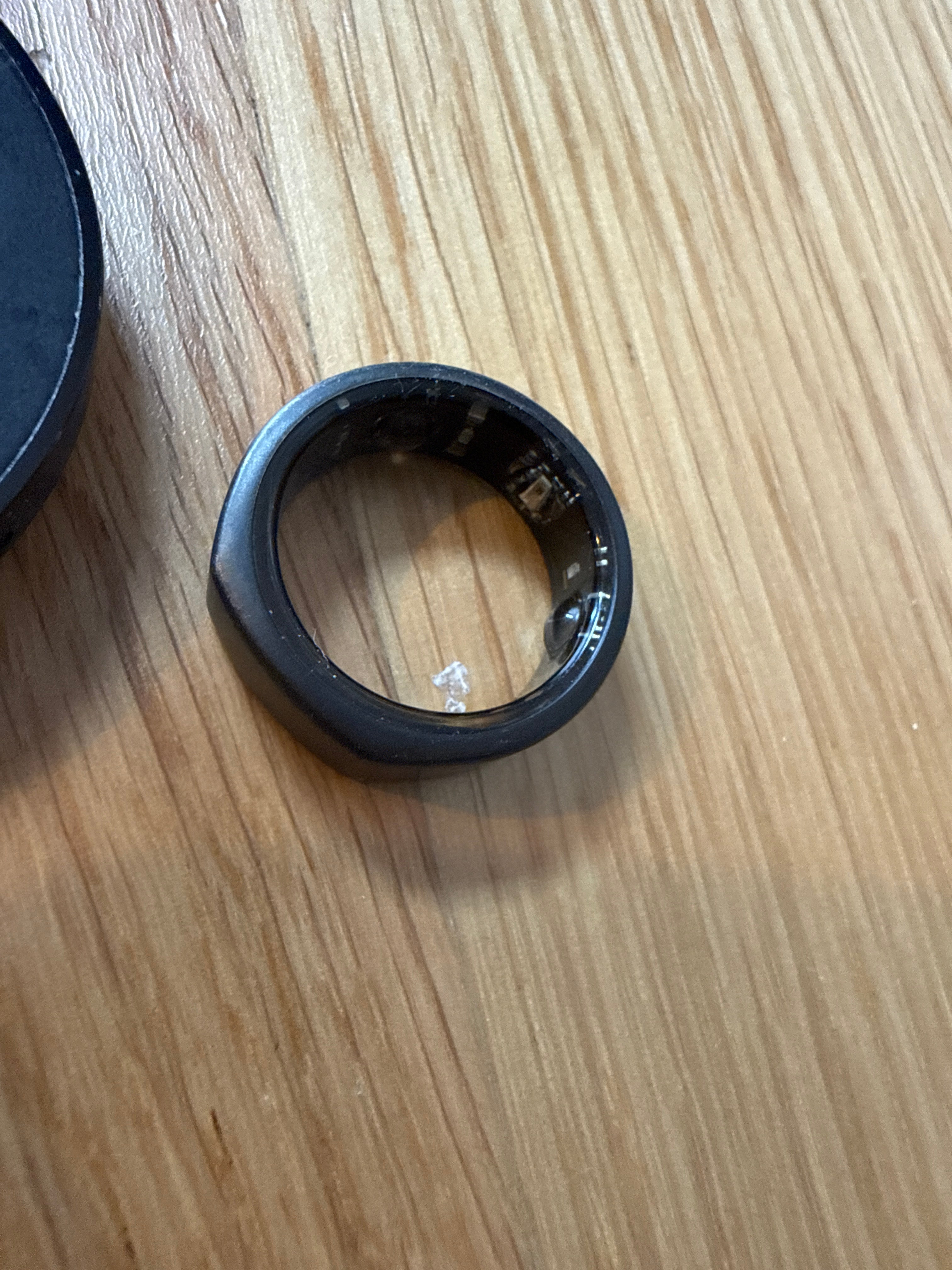 Oura Ring Gen 3 Heritage Schwarz Größe 8 Smart Ring mit Ladegerät, gebraucht