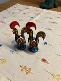 2x Portugiesische Galo de Barcelos Hahn-Figuren, 7-8cm, Handbemalt, Sehr Gut
