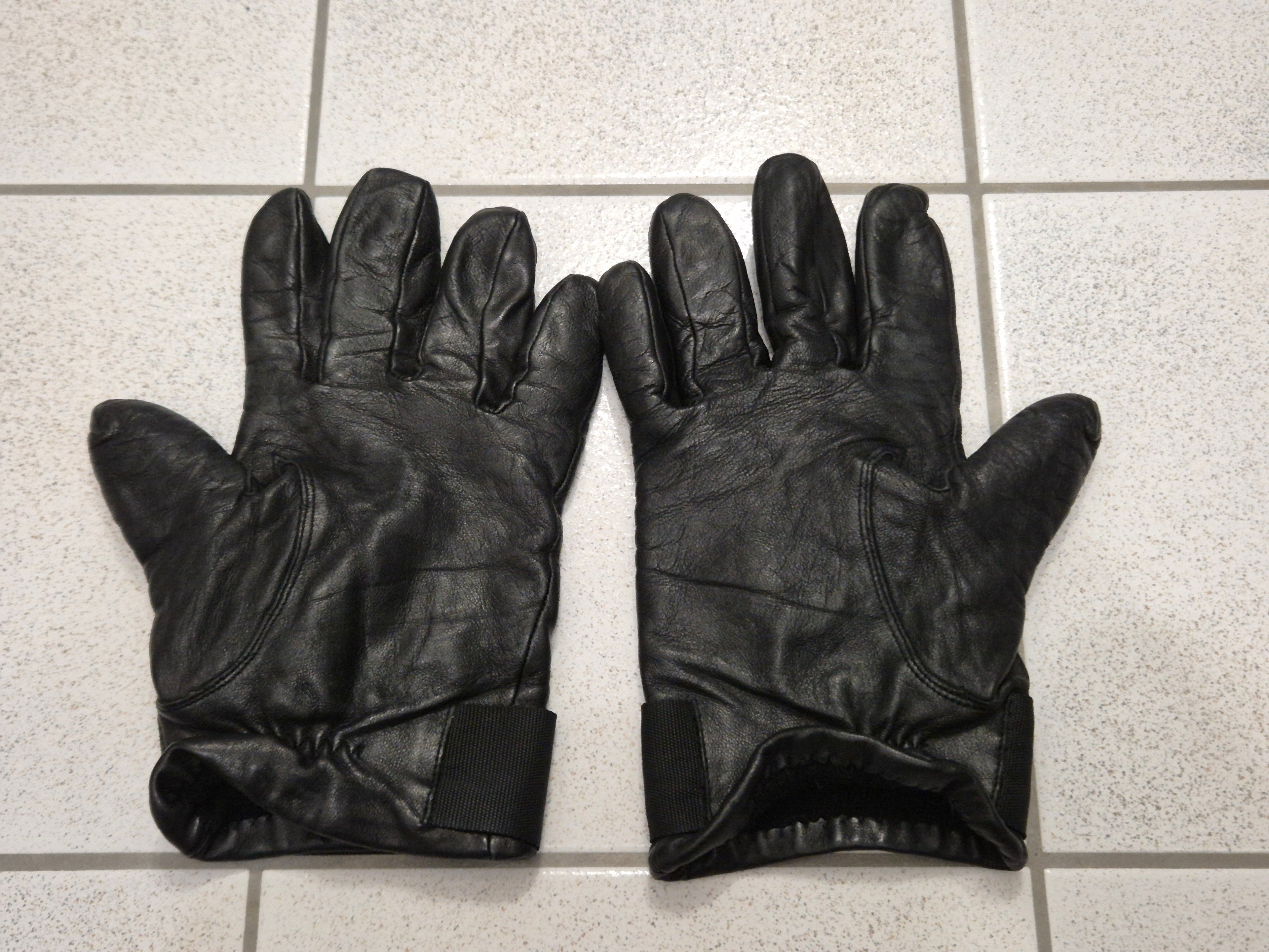 Hugo Boss Black Leather Gloves Medium, Normal Use