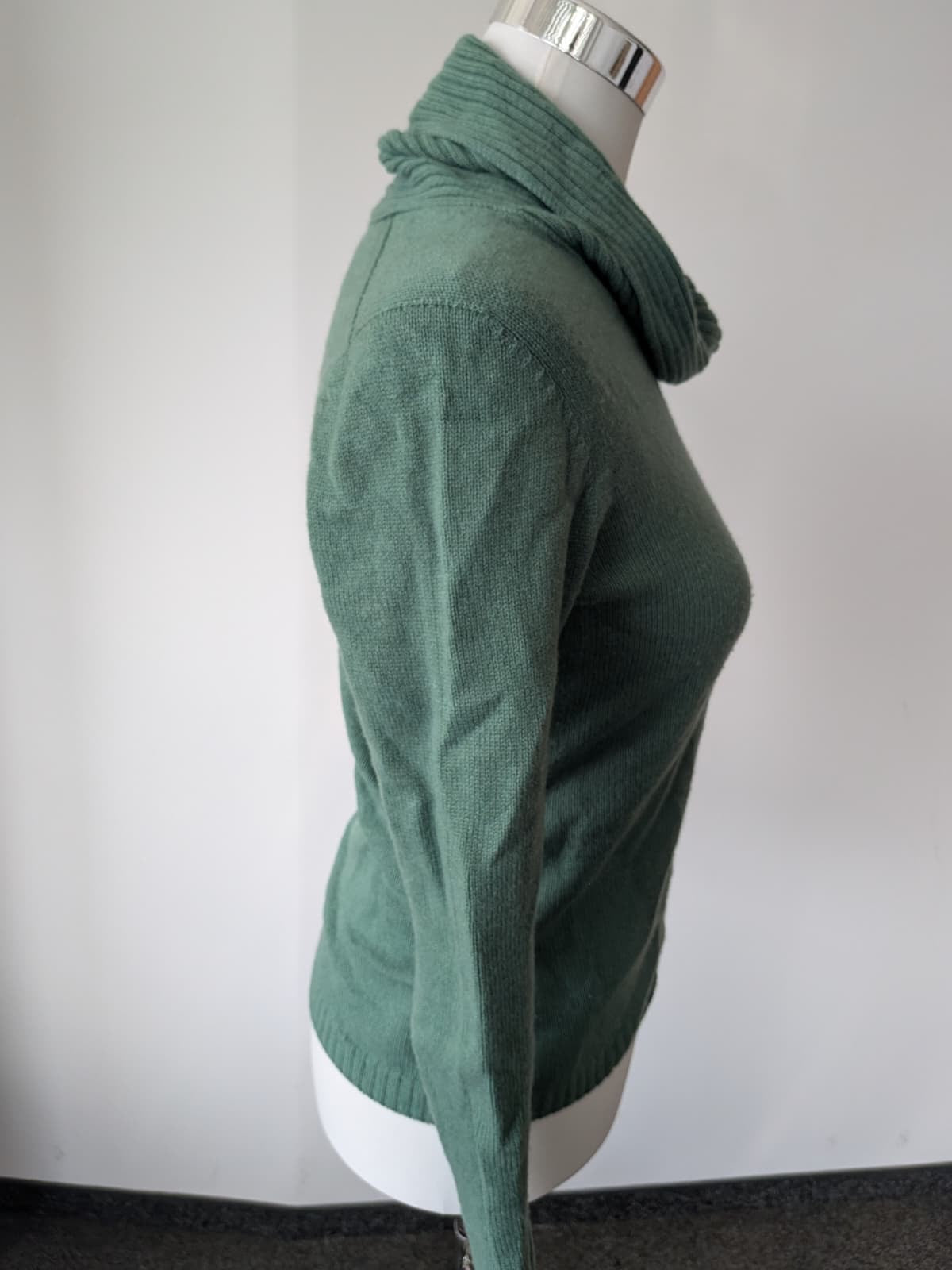 Poster Cowl-Neck Pullover, Italien, Wolle-Kaschmir, Salbeigrün, Gr. XX, Sehr Gut