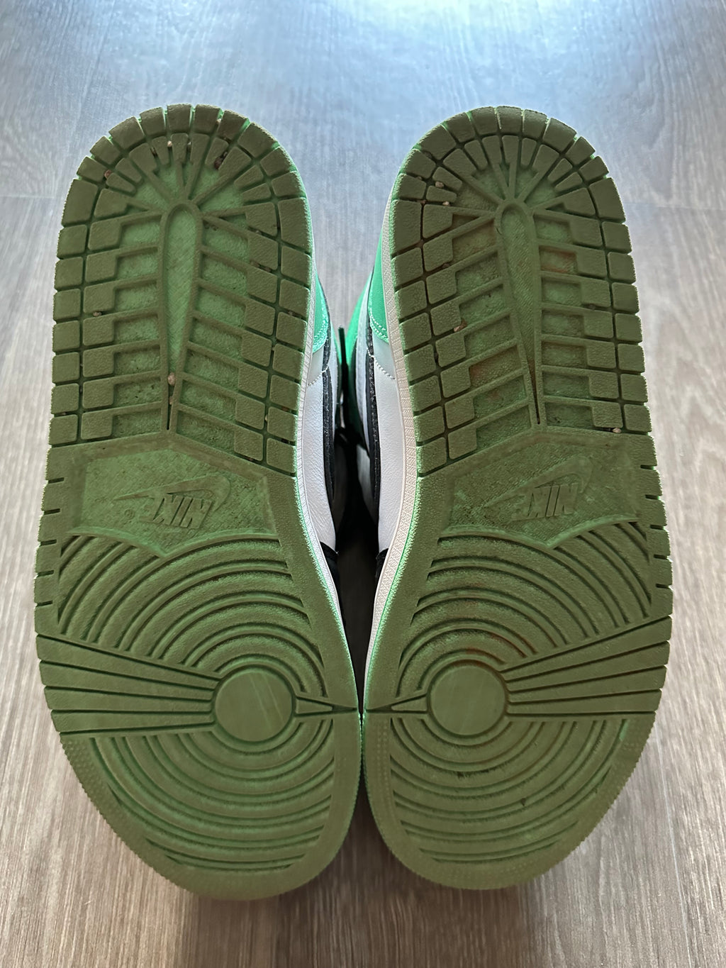 Nike Air Jordan 1 High OG “Green Glow” - EU42 / US8.5 - Very Good