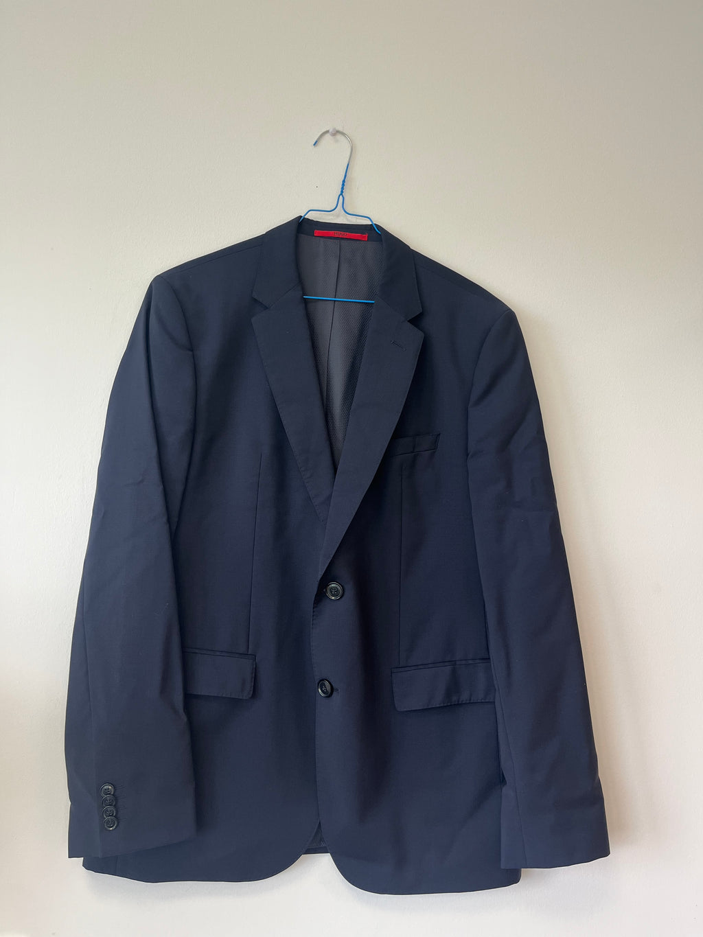 Hugo Boss Anzug Größe 50 Navy 100% Schurwolle – Sehr guter Zustand