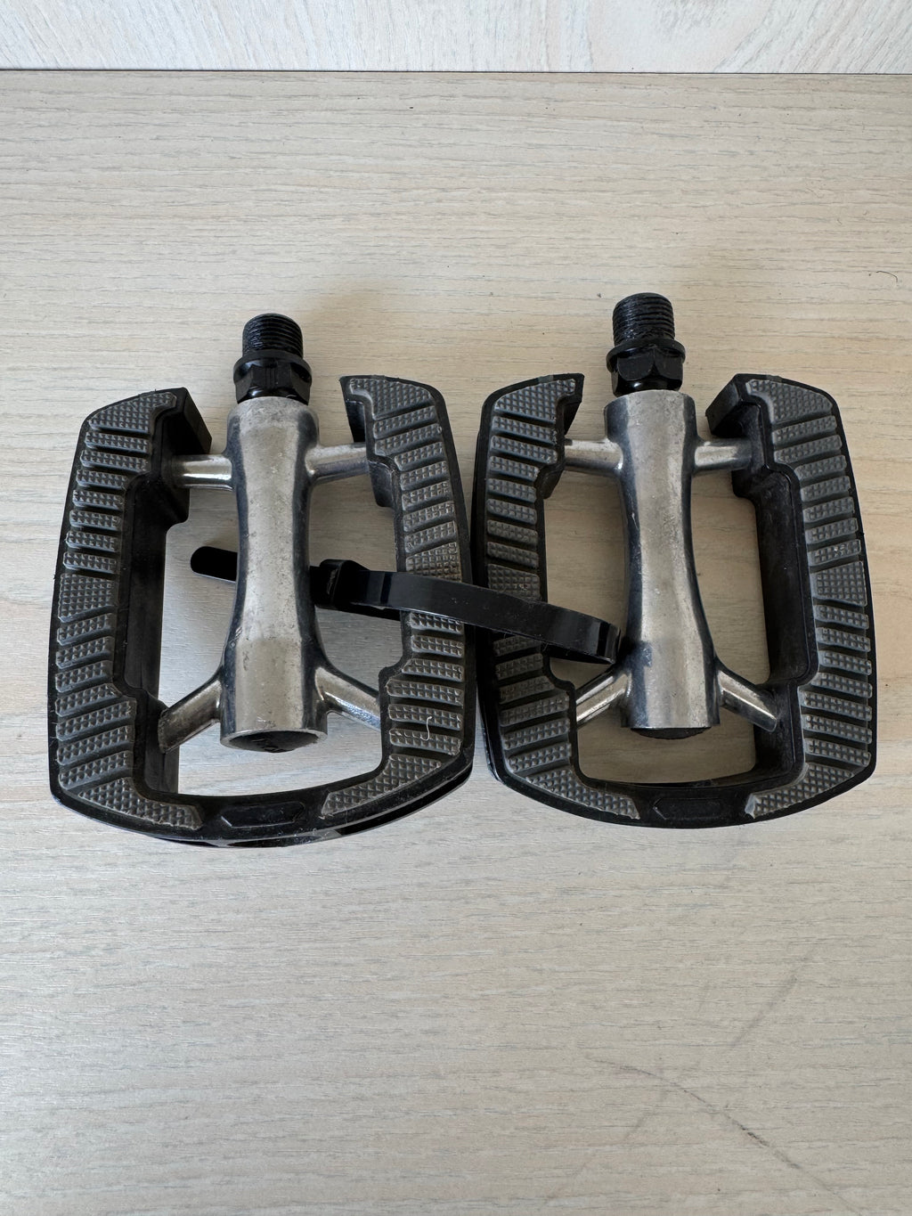 VP VP-191 Trekking Platform Pedals w/ Reflectors – Very Good Condition