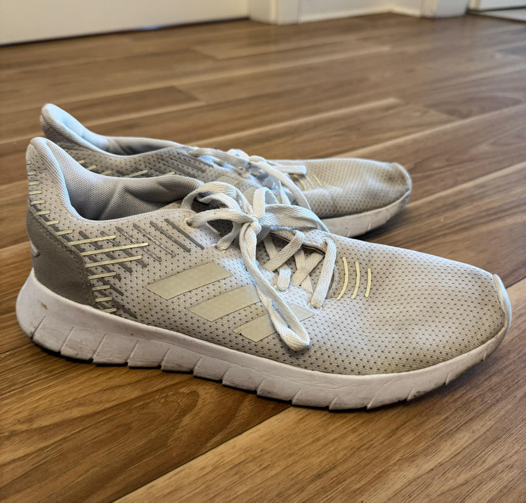 Adidas Lite Racer – US 8 / EU 40 – Beige – Guter Zustand
