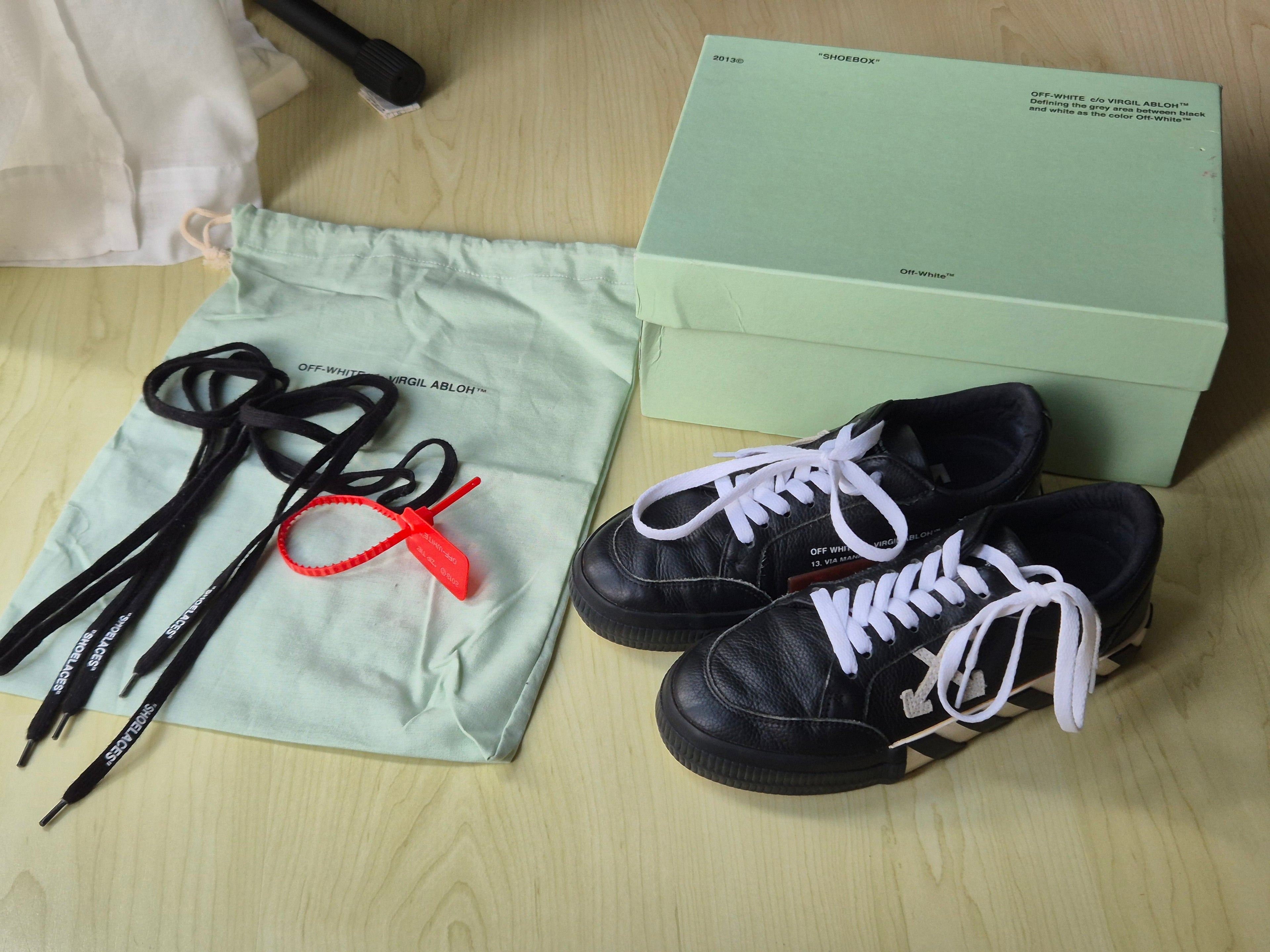 Off-White Vulcanized Low Leder Sneaker Schwarz EU 38 mit Box Sehr Gut