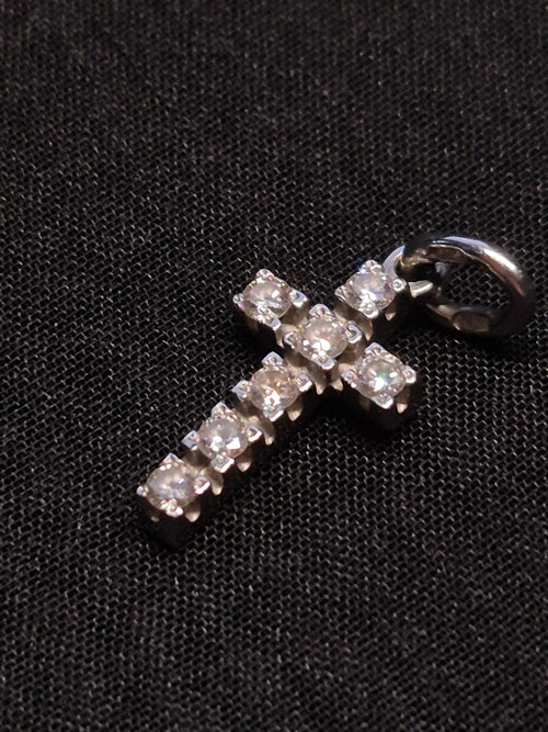18K Weißgold Diamant Kreuz Anhänger – Sehr Gut – Silber – Klein – No Brand
