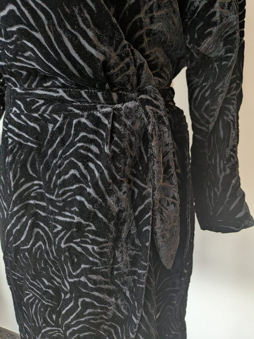 & Other Stories Paris Atelier Samtkleid Wickelkleid, EU 34, Schwarz, Sehr gut