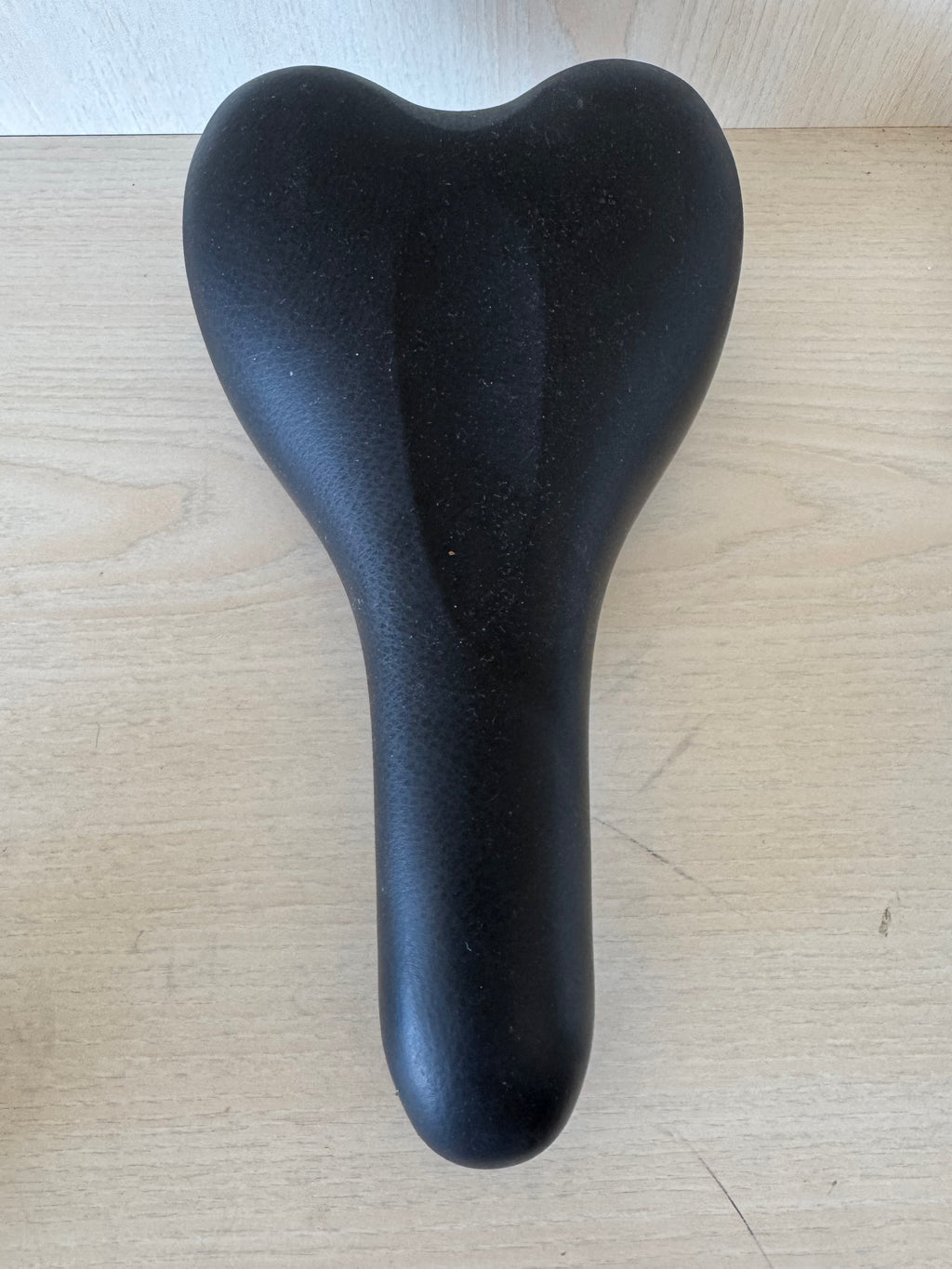 UNISTRENGH Oversized Fahrradsattel – Schwarz, Gut