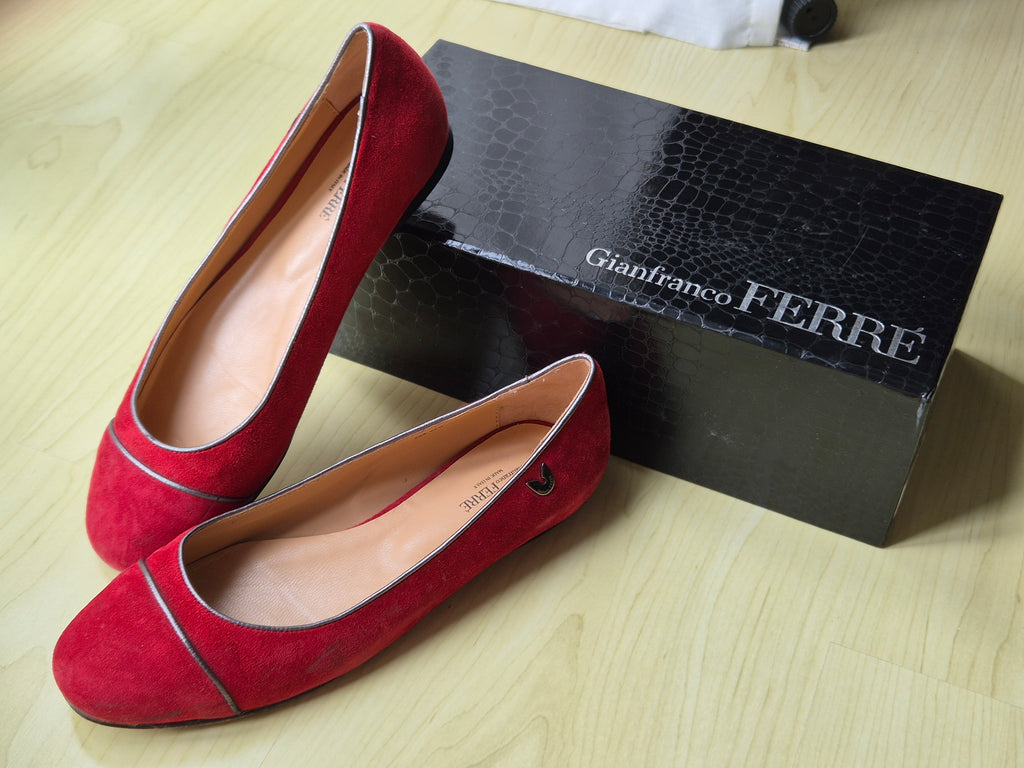 Gianfranco Ferré Rote Wildleder-Ballerinas | EU 37.5 | Gebraucht