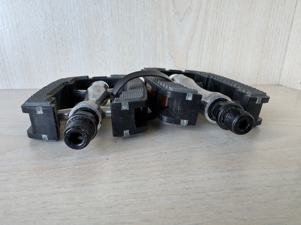 VP VP-191 Trekking Platform Pedals w/ Reflectors – Very Good Condition