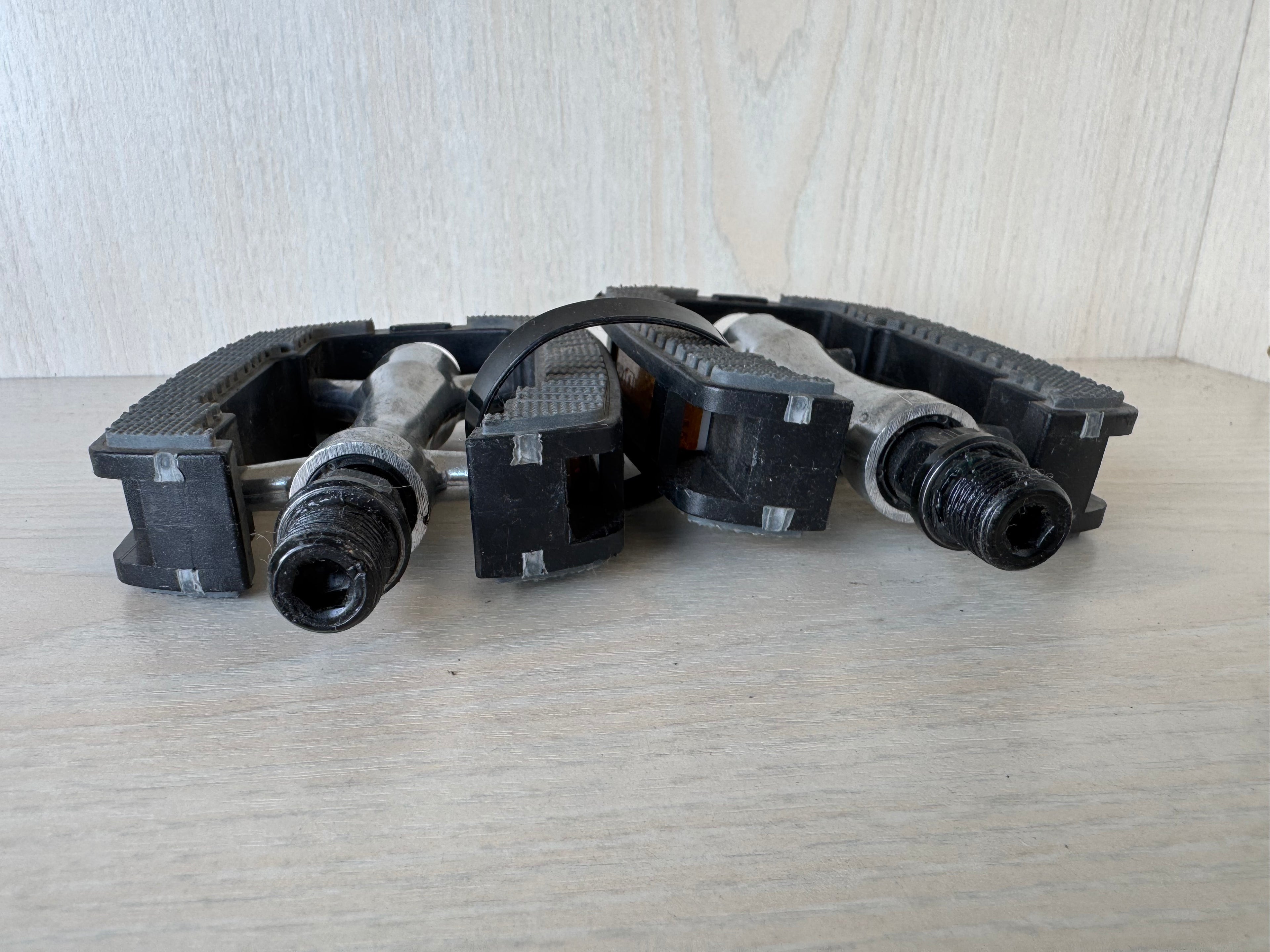 VP VP-191 Trekking Platform Pedals w/ Reflectors – Very Good Condition