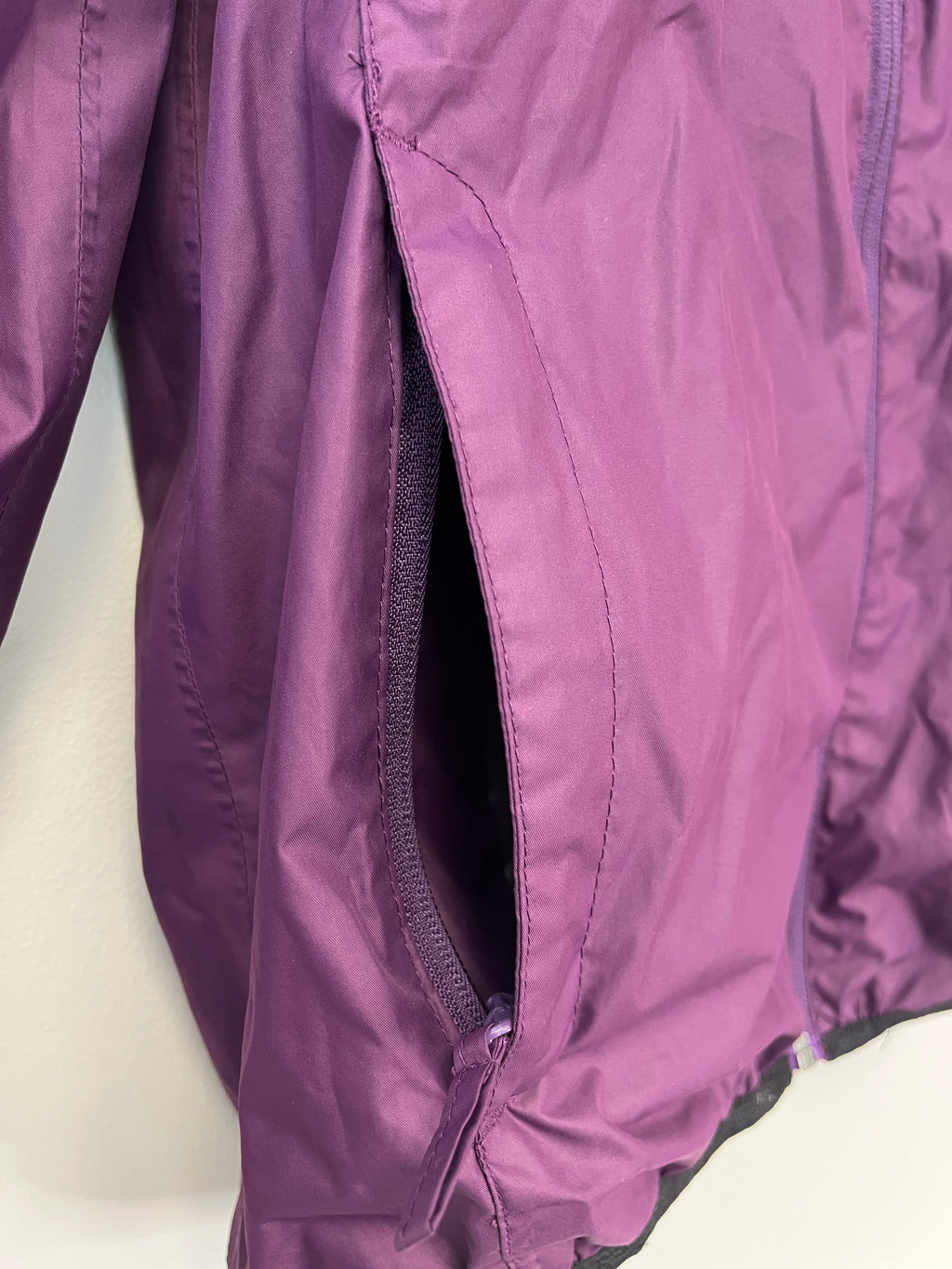 Basecamp Outdoor Equipment Windbreaker – Gr. 152, Lila, Sehr Gut