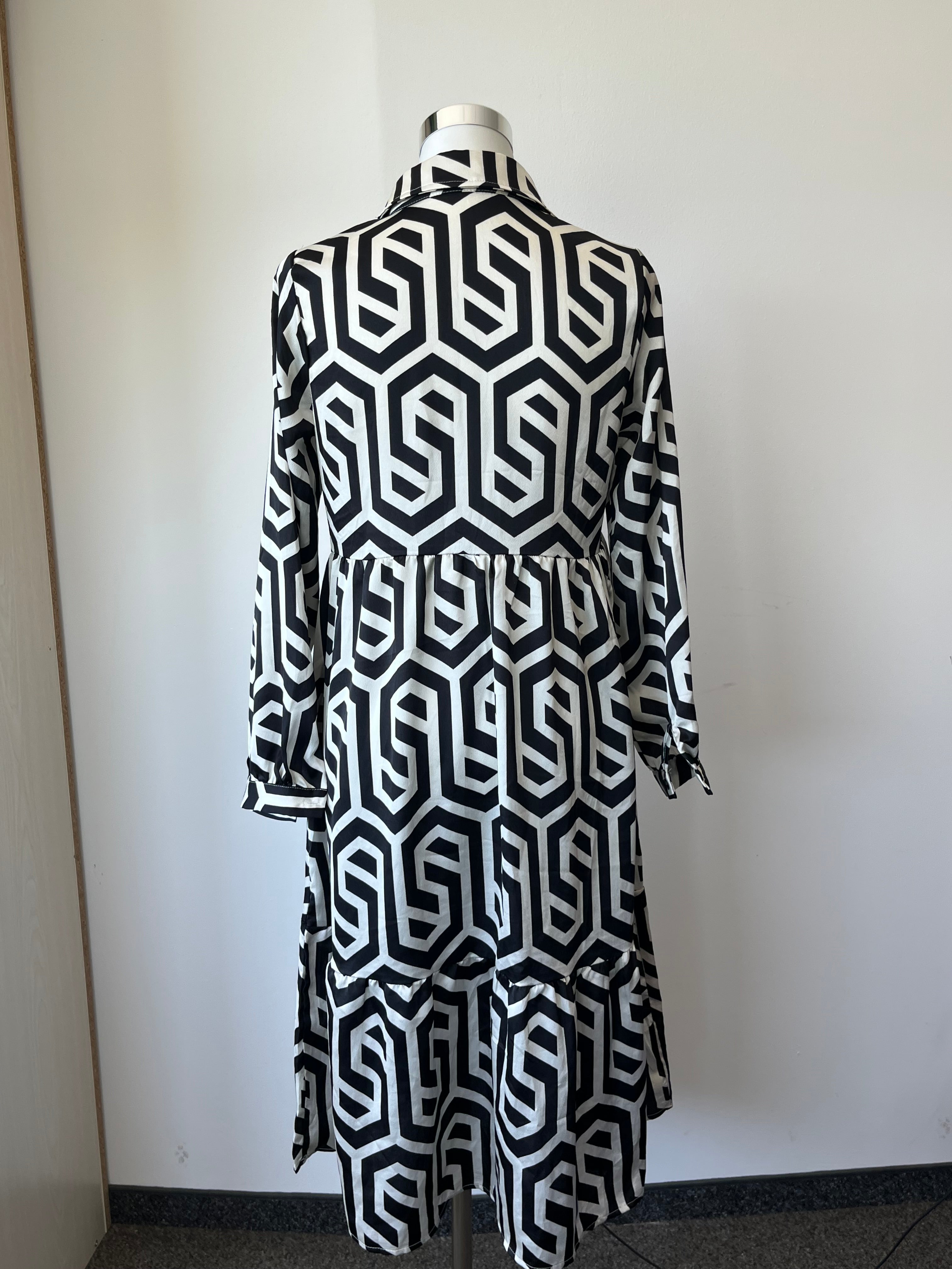 AMY & CLO geometric midi dress S – black/white, like new