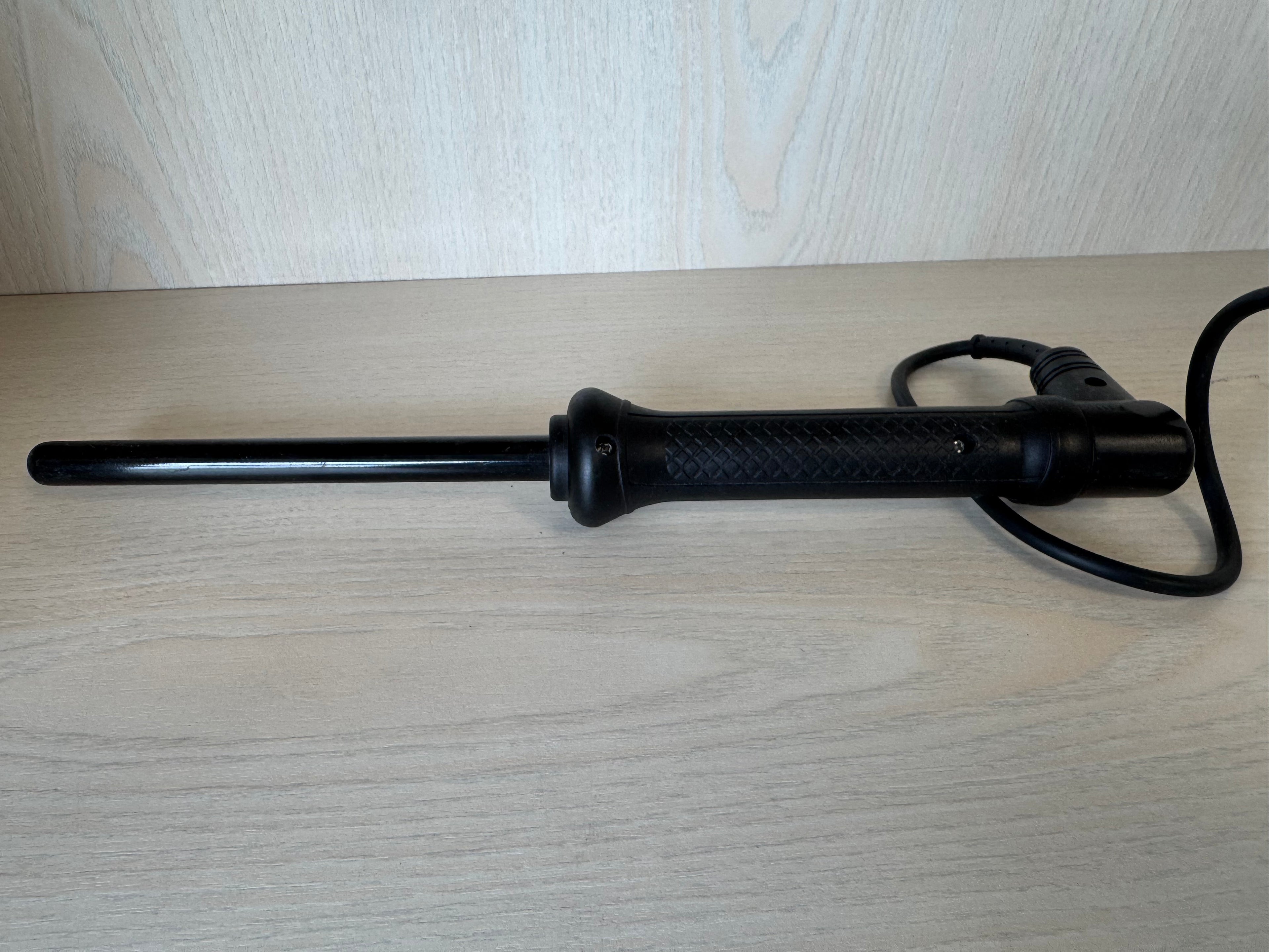 Omikxo Tapered Curling Wand Black Medium – Normal Use