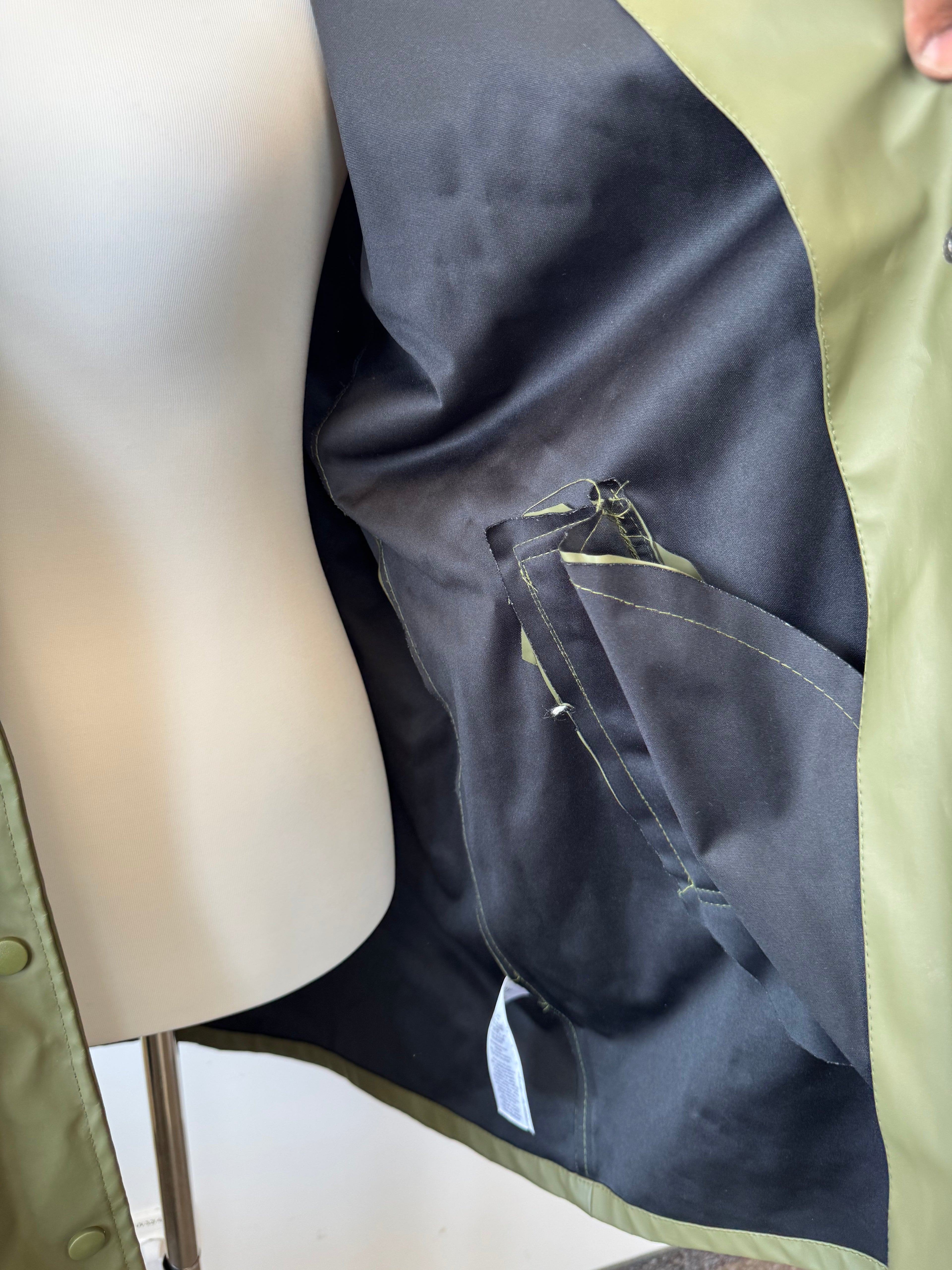 Jacqueline de Yong Regenmantel – Light Olive Green, Größe L, Sehr Gut
