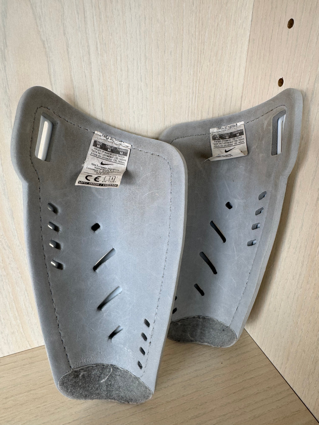 Nike Protegga Shield Schienbeinschoner Jugendgröße M Weiß/Schwarz, gebraucht