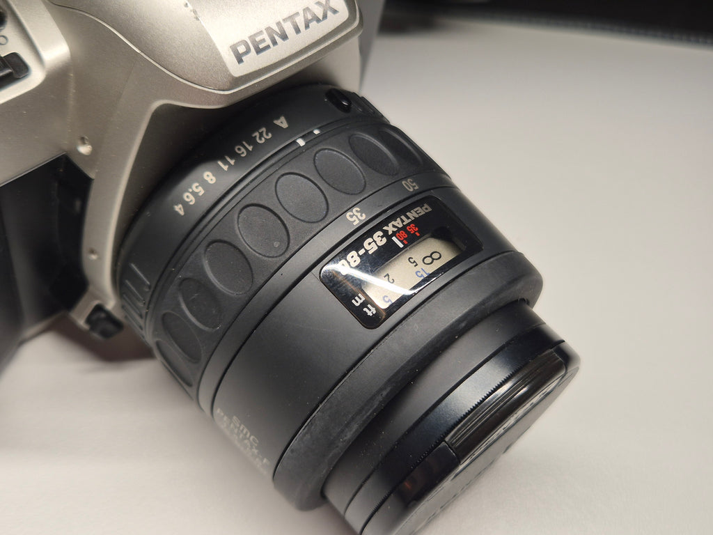 Pentax MZ-50 35mm SLR Silber mit 35-80mm Objektiv, Tasche & Anleitung – VGC