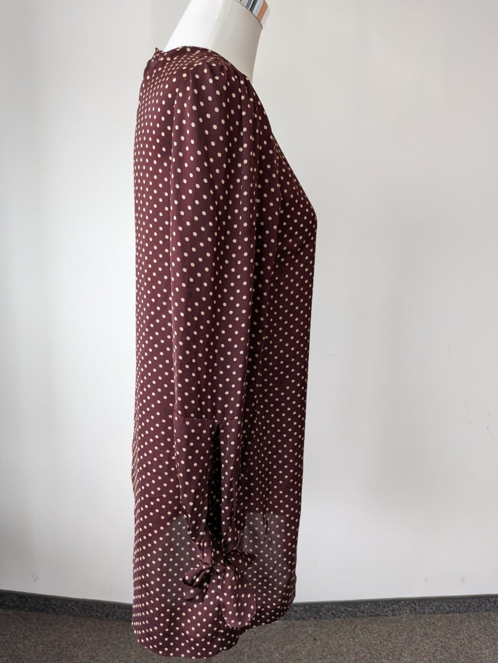 Chiara B. Mini Kleid M – Bordeaux, Punkte, Schleifenärmel, Guter Zustand