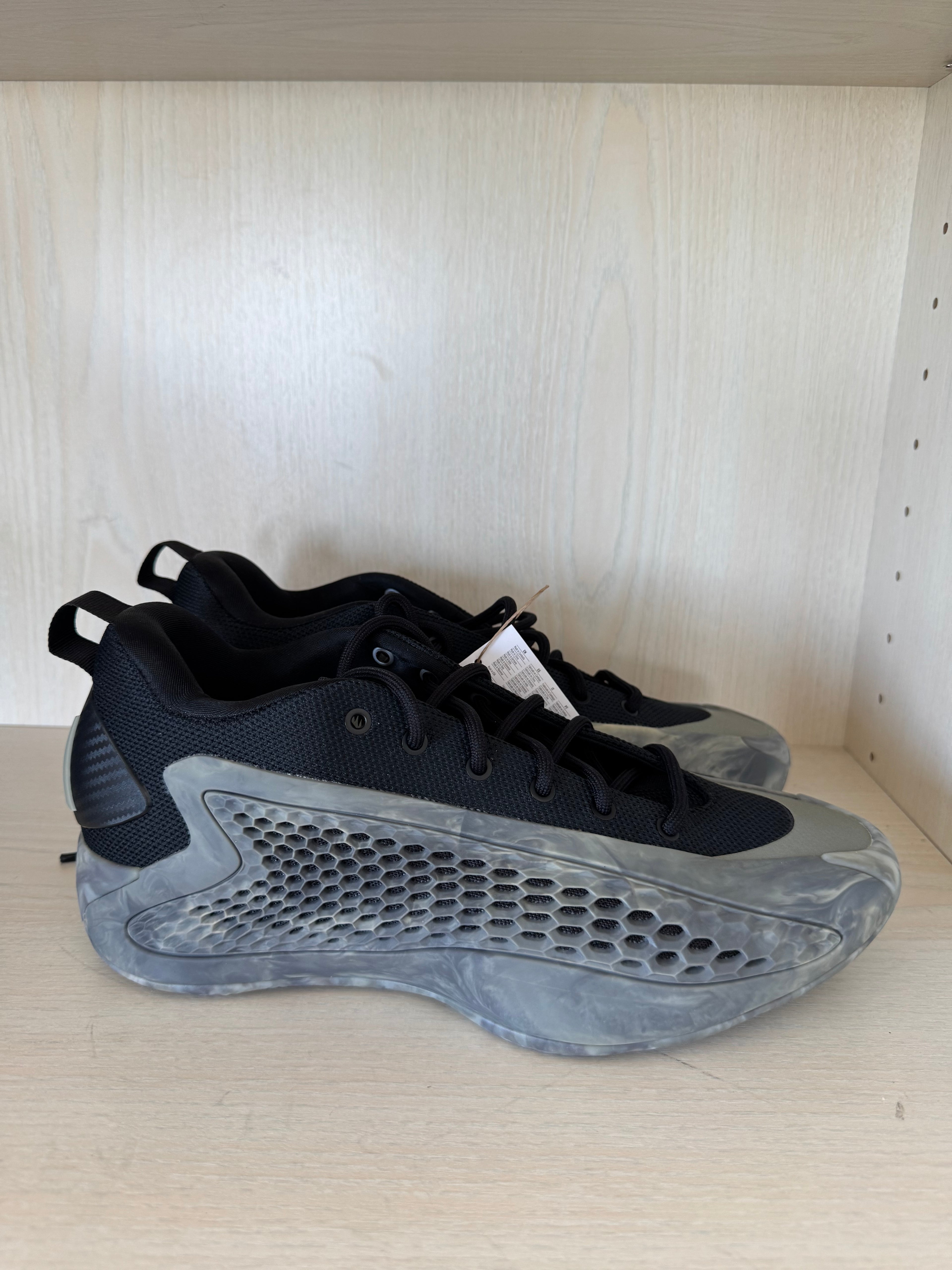 Adidas Anthony Edwards 1 Low Sneakers 42 EU Schwarz/Grau Neu